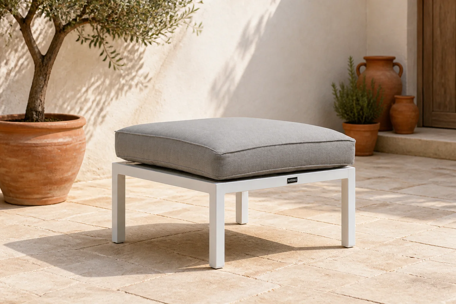 Sfeerfoto van Lifestyle Garden Furniture Arenas lounge voetenbank – Wit