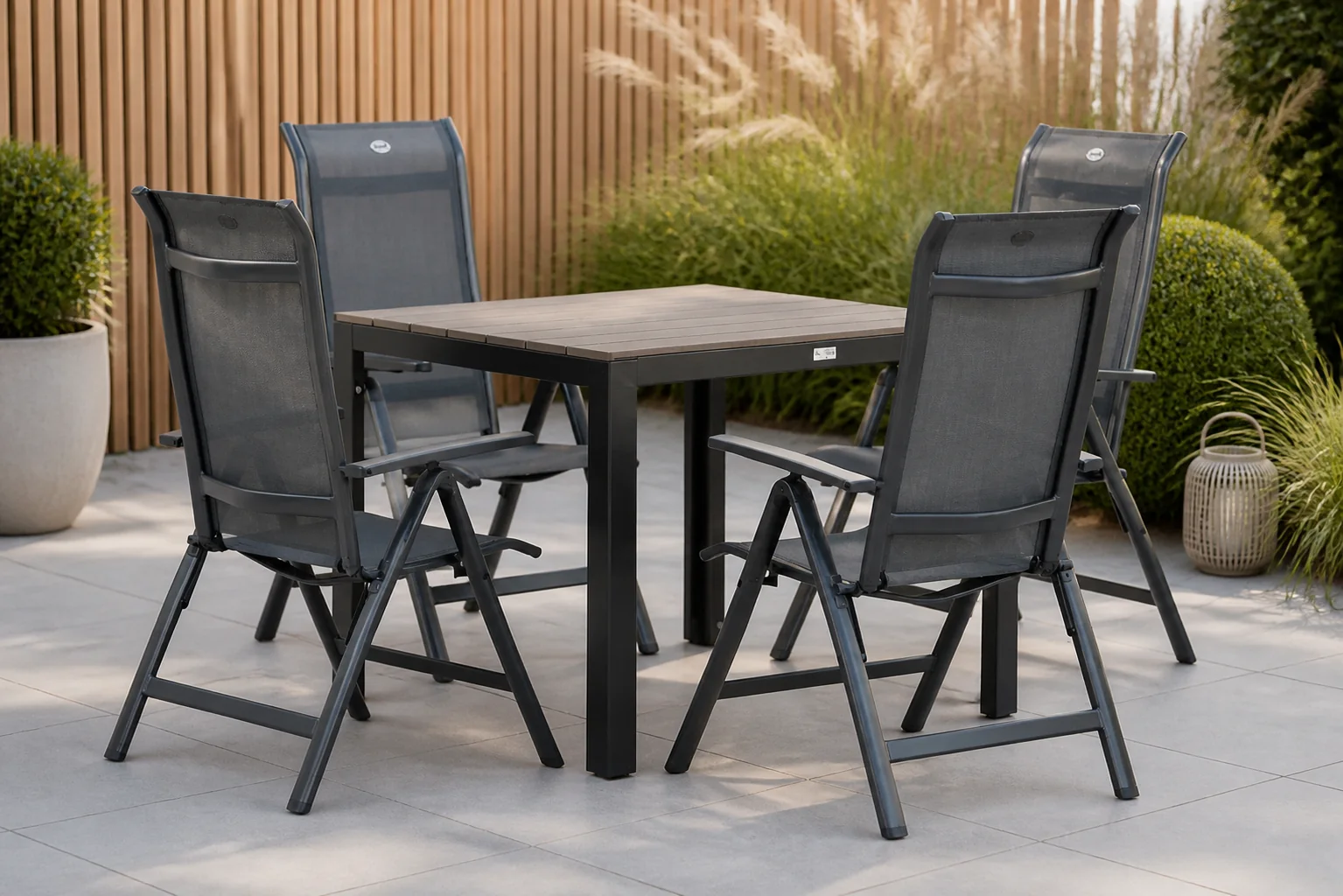 Sfeerfoto van Hartman Alice/Young 92 cm dining tuinset 5-delig – Grijs-antraciet