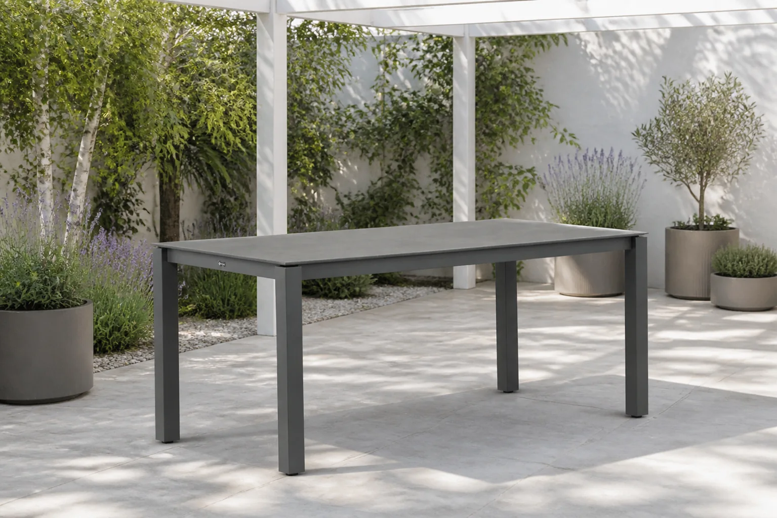 Sfeerfoto van Santika Furniture Yoko dining tuintafel 180 x 90 cm – Grijs-antraciet
