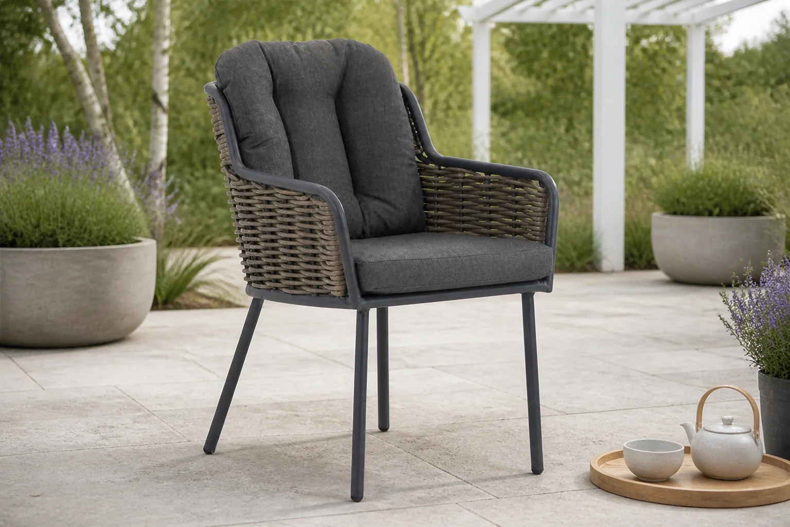 Sfeerfoto van Santika Furniture Fasano dining tuinstoel – Grijs-antraciet