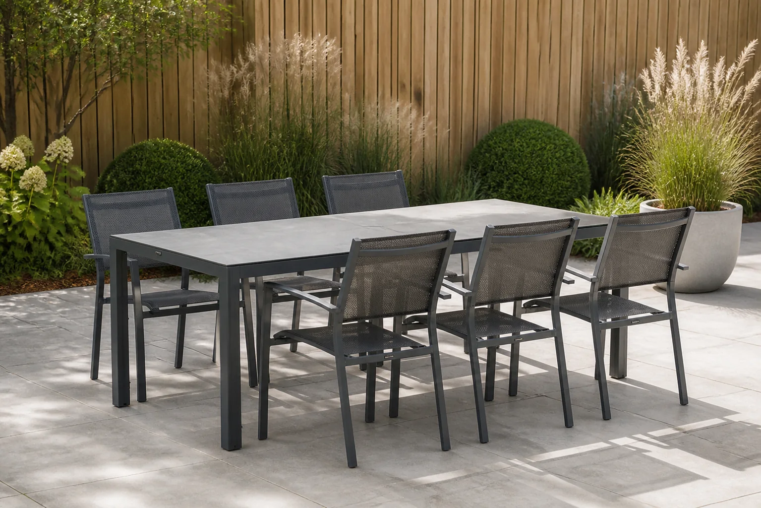 Sfeerfoto van Lifestyle Garden Furniture Sella/Venustas 210 cm dining tuinset 7-delig – Grijs-antraciet