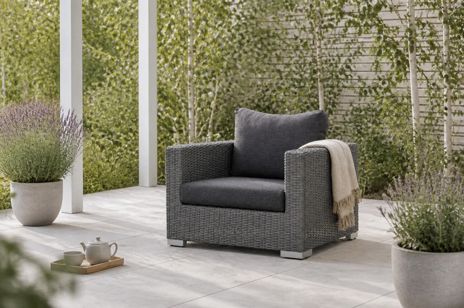 Sfeerfoto van Garden Collections Cuba lounge tuinstoel – Transparant