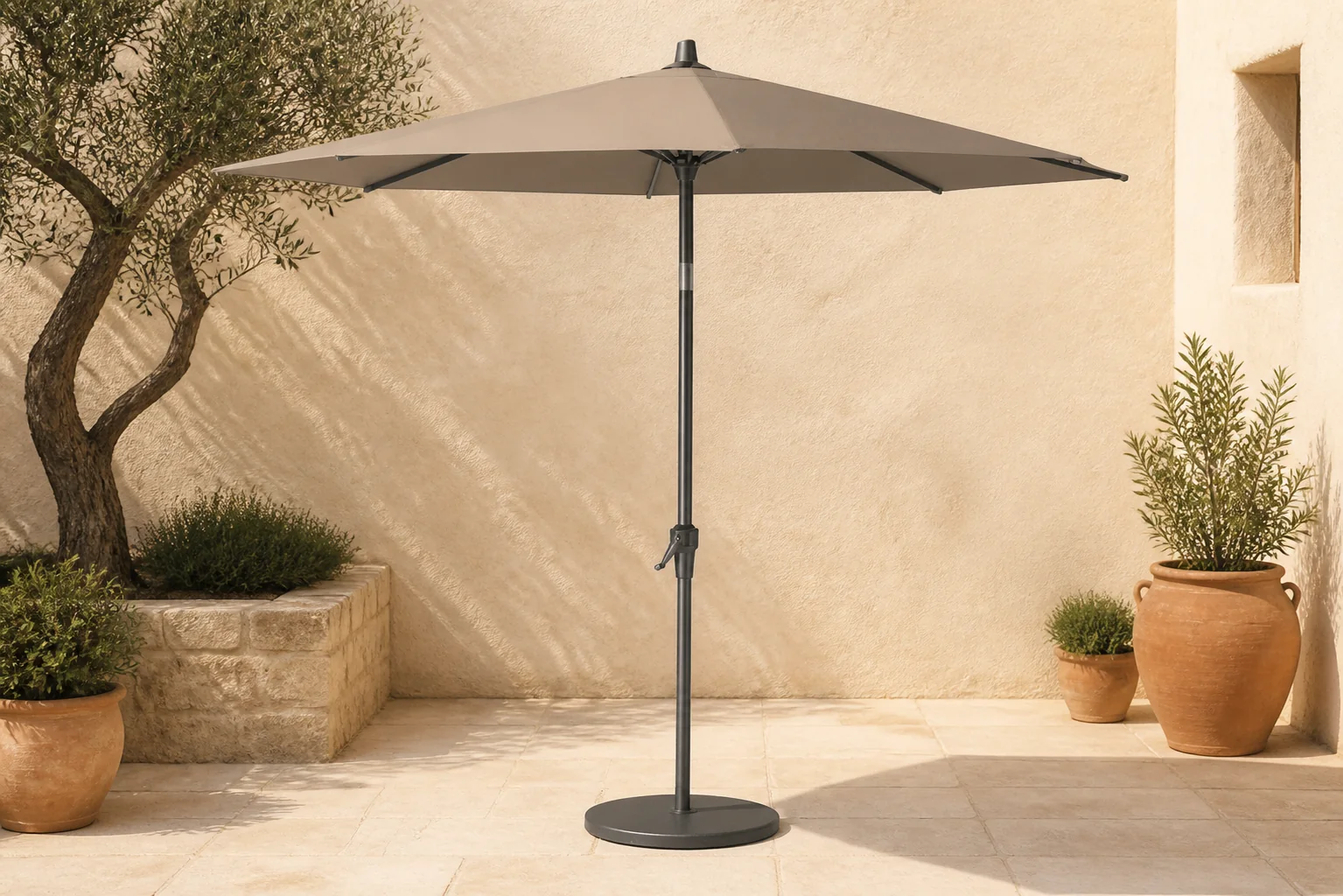 Sfeerfoto van Platinum Sun & Shade | Parasol Riva Ø250 cm | Taupe