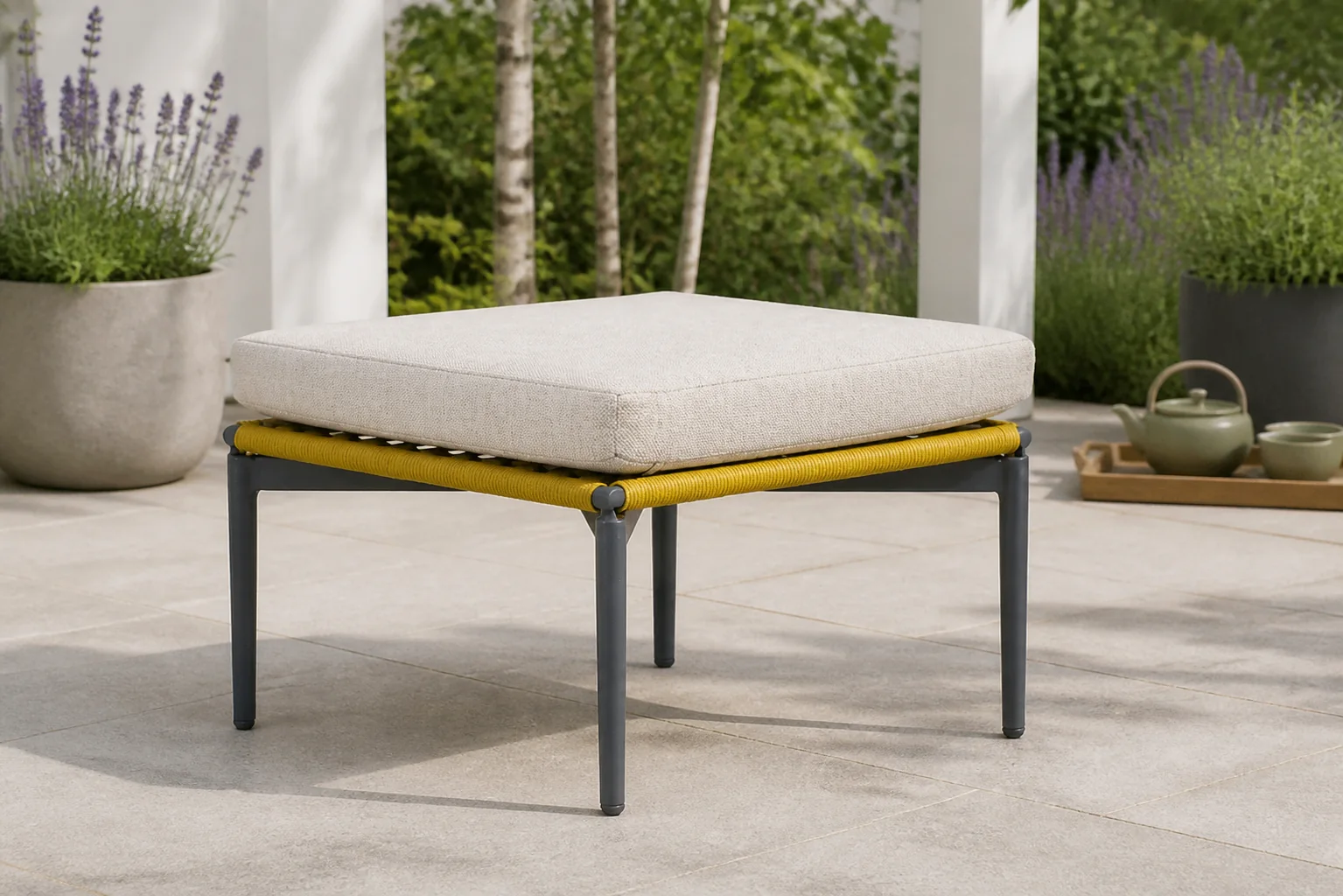 Sfeerfoto van Coco Lifestyle Alanya lounge voetenbank sunny yellow – Geel