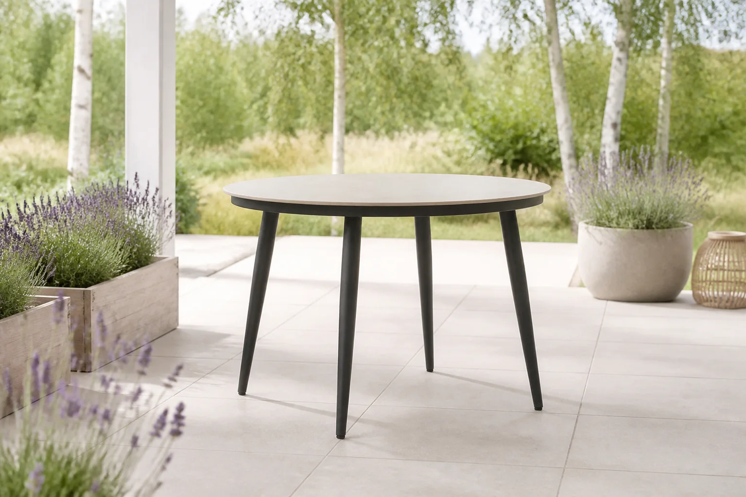 Sfeerfoto van Coco Vienna dining tuintafel 120 cm rond – Grijs-antraciet
