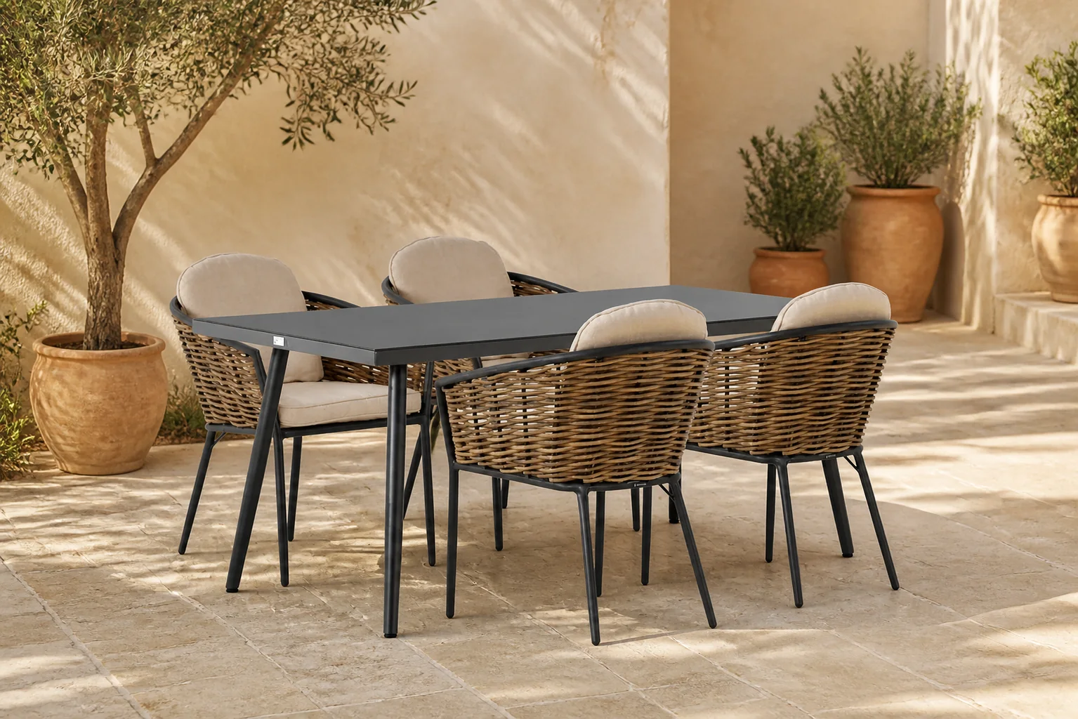 Sfeerfoto van Lifestyle Garden Furniture Nice/Valencia 170 cm dining tuinset 5-delig – Grijs-antraciet