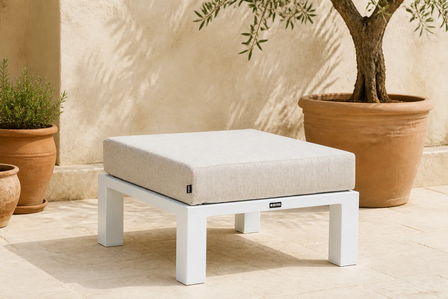 Sfeerfoto van Lifestyle Garden Furniture Luca lounge voetenbank – Wit