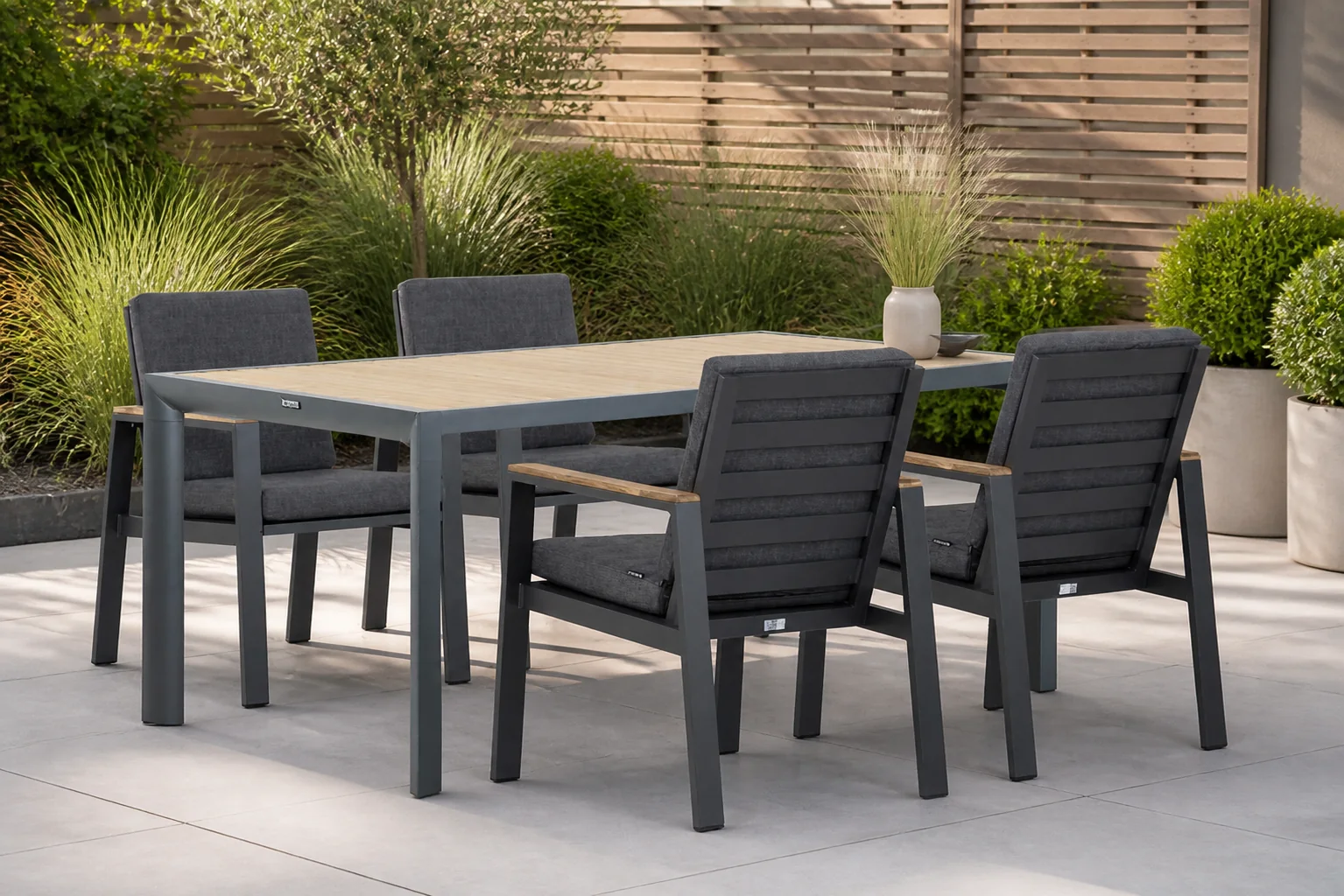 Sfeerfoto van Lifestyle Garden Furniture Marietta/Borello 180 cm dining tuinset 5-delig – Grijs-antraciet