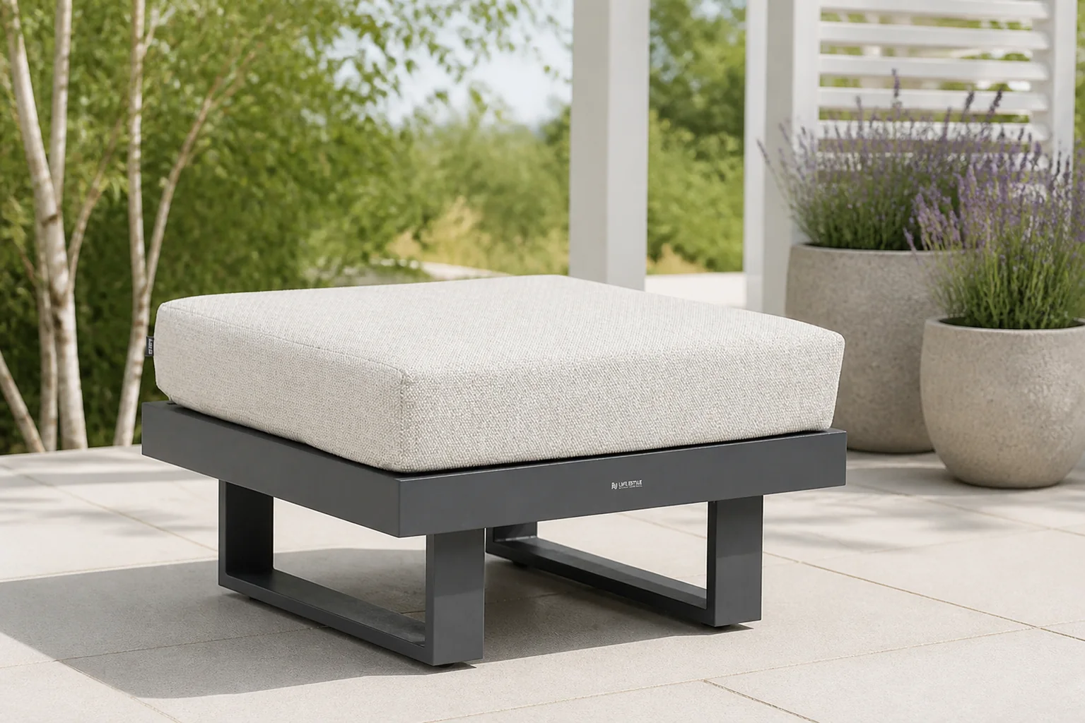 Sfeerfoto van Lifestyle Garden Furniture Lorenzo lounge voetenbank – Grijs-antraciet