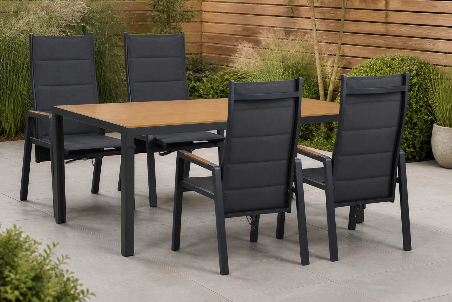 Sfeerfoto van Lifestyle Garden Furniture Essence/Creta 160×90 cm dining tuinset 5-delig – Grijs-antraciet