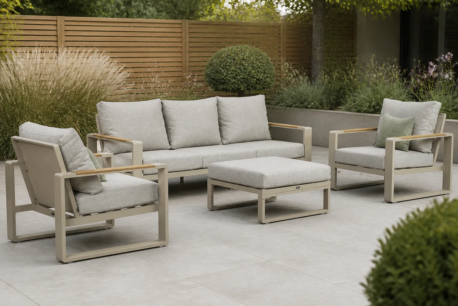Sfeerfoto van Lifestyle Garden Furniture Lezo stoel-bank loungeset 4-delig – Taupe-naturel-bruin