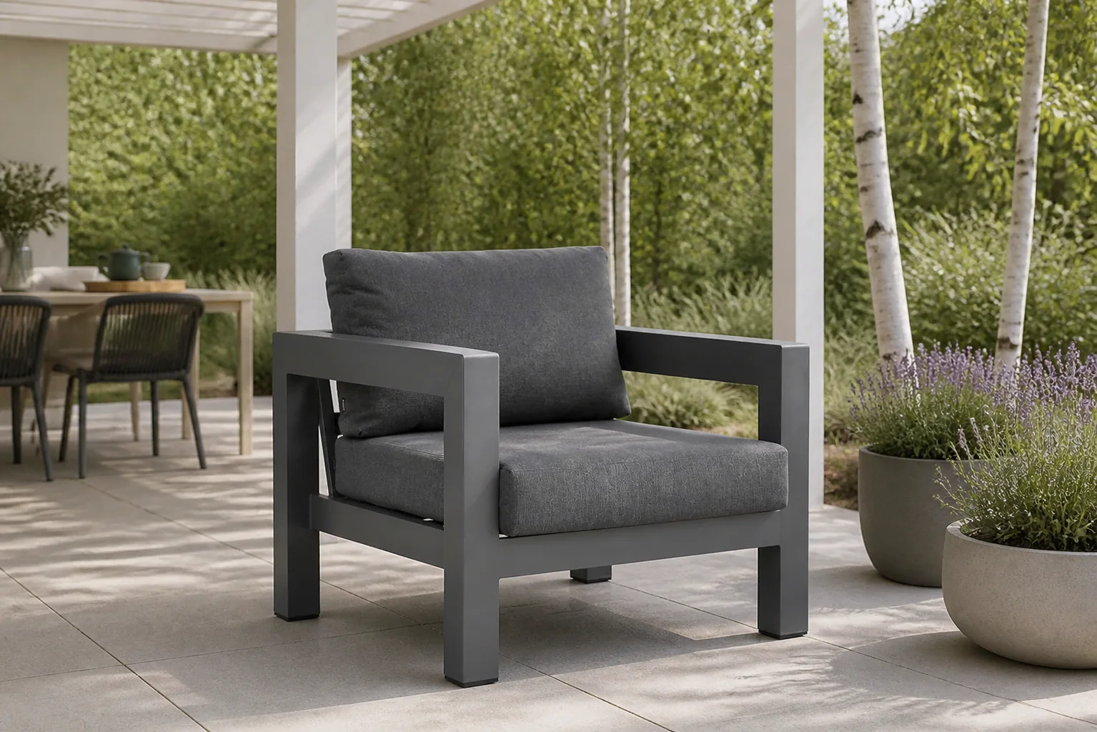 Sfeerfoto van Lifestyle Garden Furniture Luca lounge tuinstoel – Grijs-antraciet