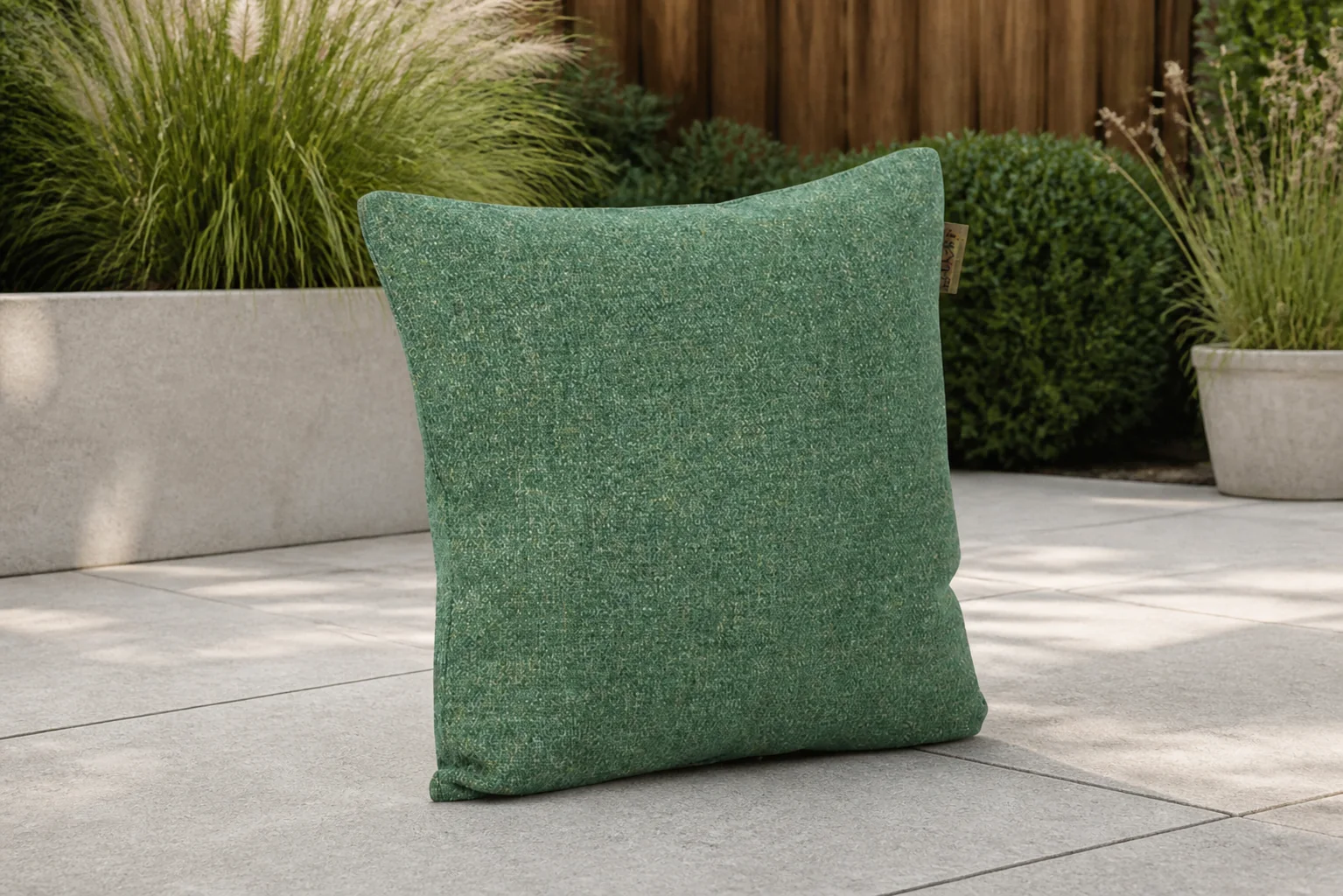Sfeerfoto van Stoff Momo sierkussen 45 x 45 cm – Groen