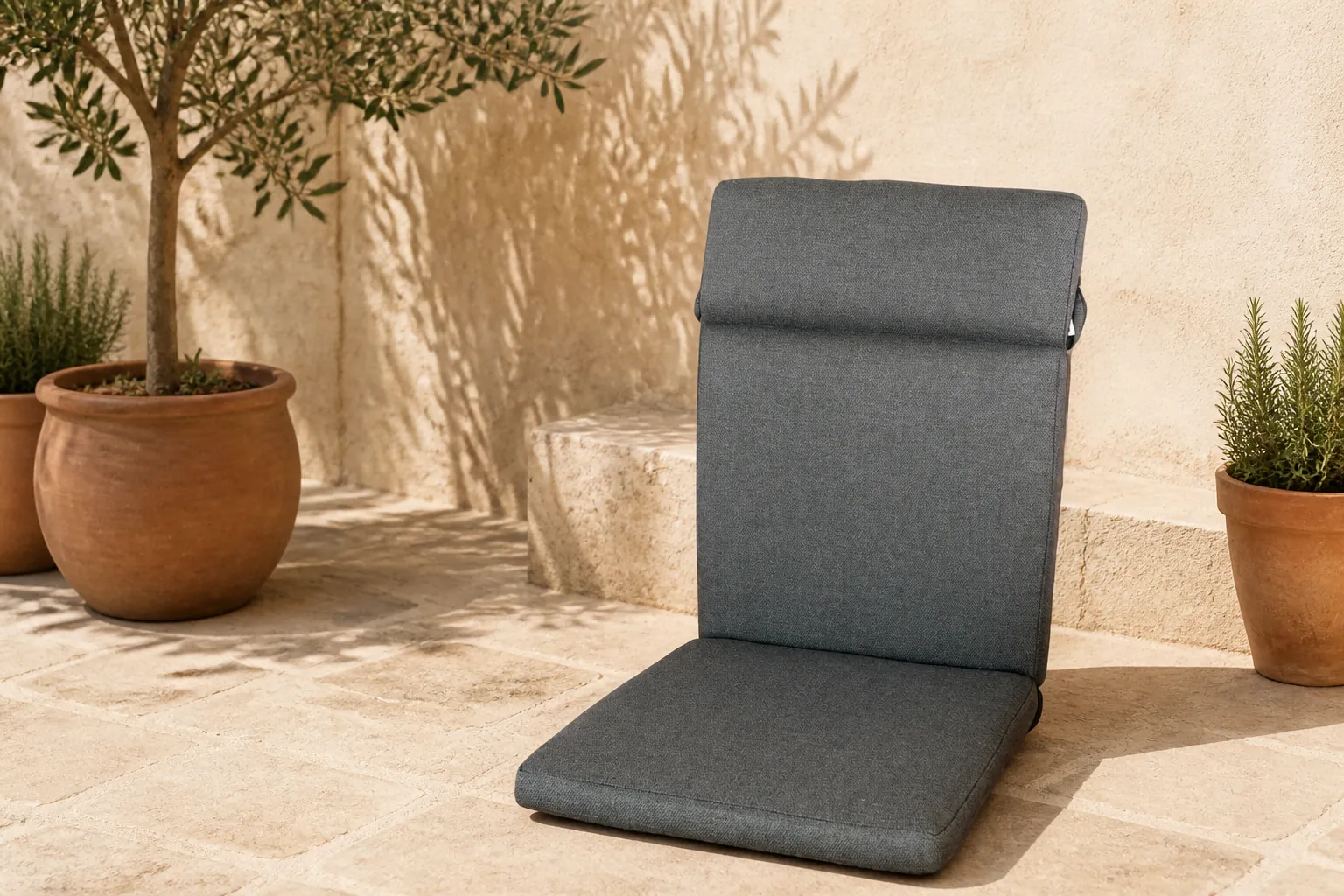 Sfeerfoto van Oosterik home Hoge rug kussen W2416-028 – grijs