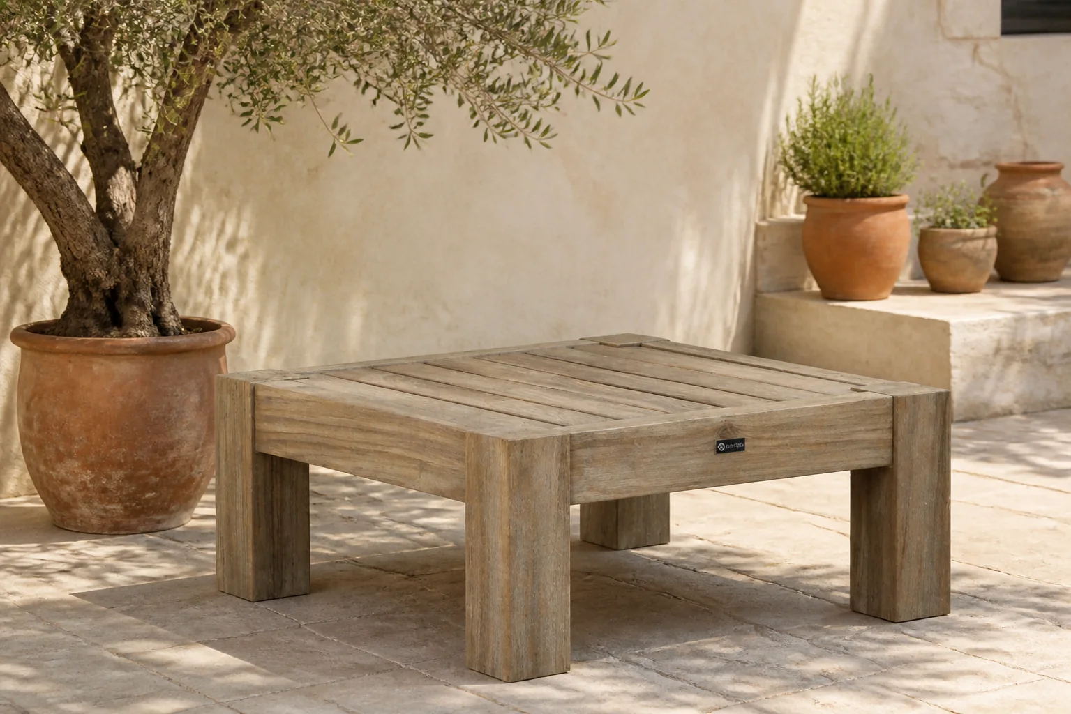 Sfeerfoto van Santika Furniture Cantik lounge table – Old teak greywash