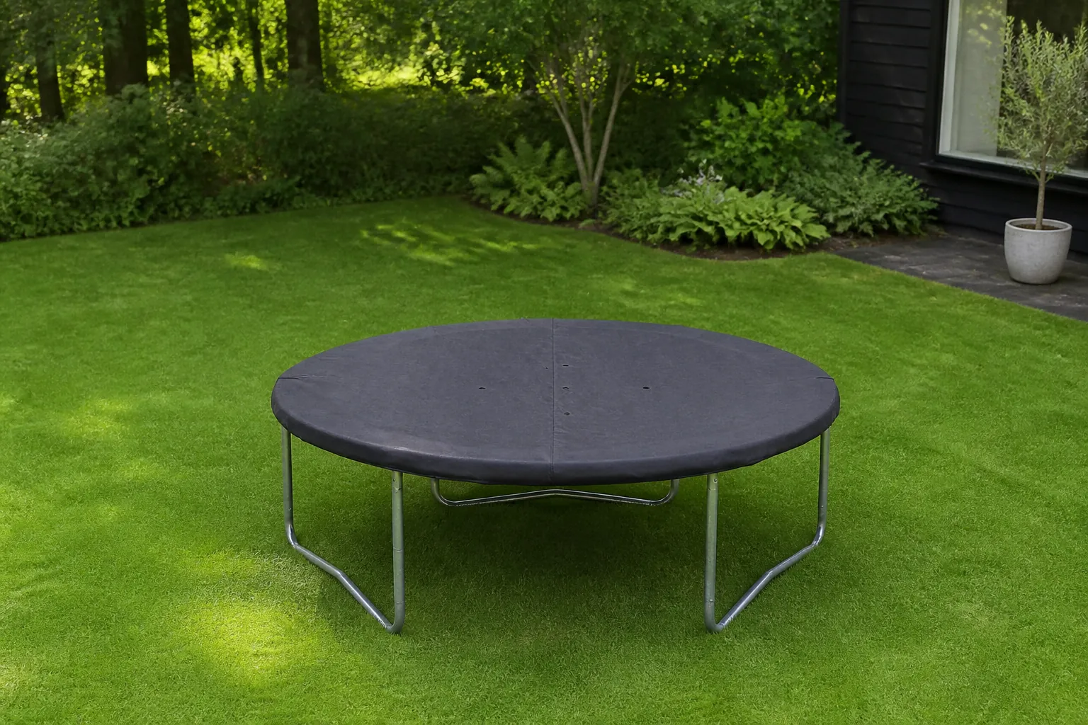 Sfeerfoto van Salta trampolinehoes 213 cm – Zwart