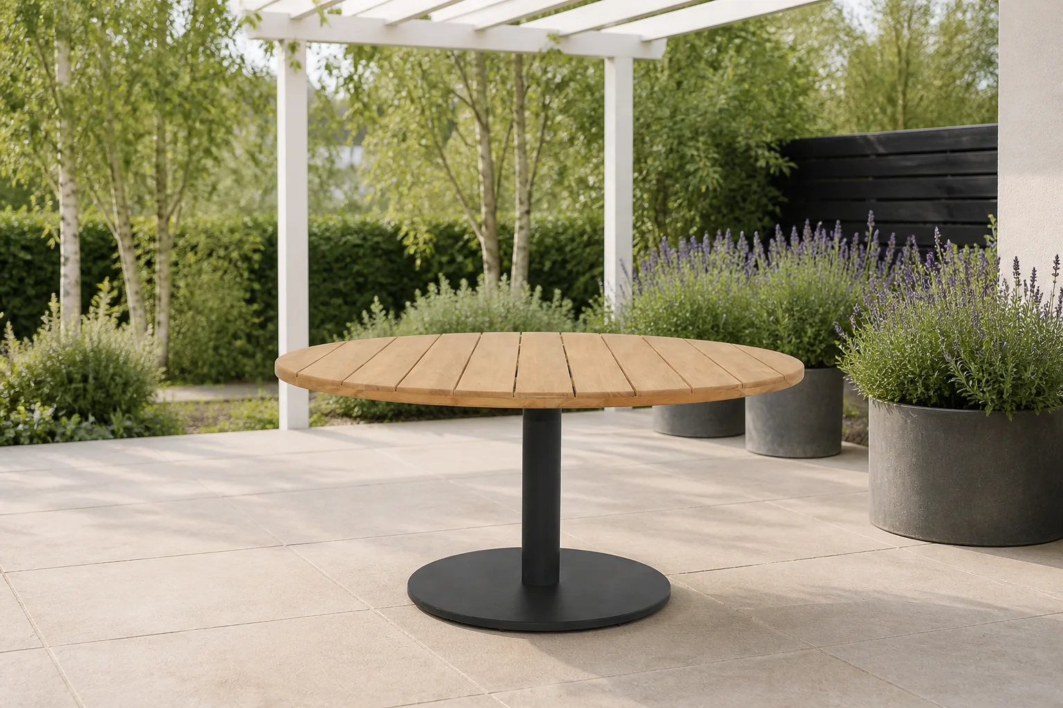 Sfeerfoto van LUX outdoor living Salora low dining tuintafel 6 personen | teak + aluminium | antraciet | 150cm rond