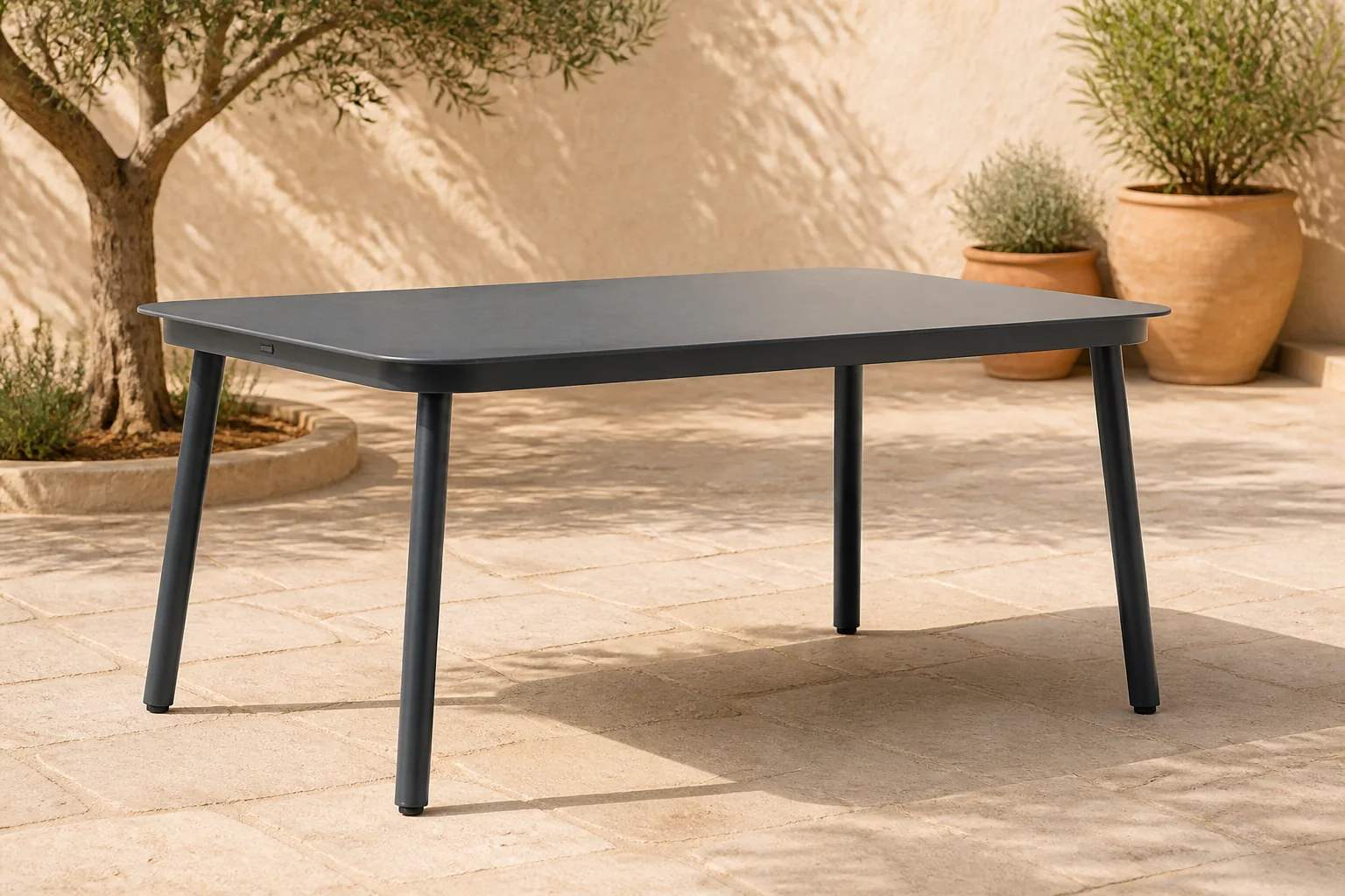 Sfeerfoto van Lifestyle Garden Furniture Tavano dining tuintafel 160 x 90 cm – Grijs-antraciet