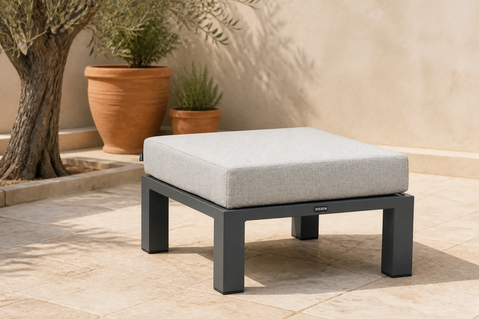 Sfeerfoto van Lifestyle Garden Furniture Luca lounge voetenbank – Grijs-antraciet