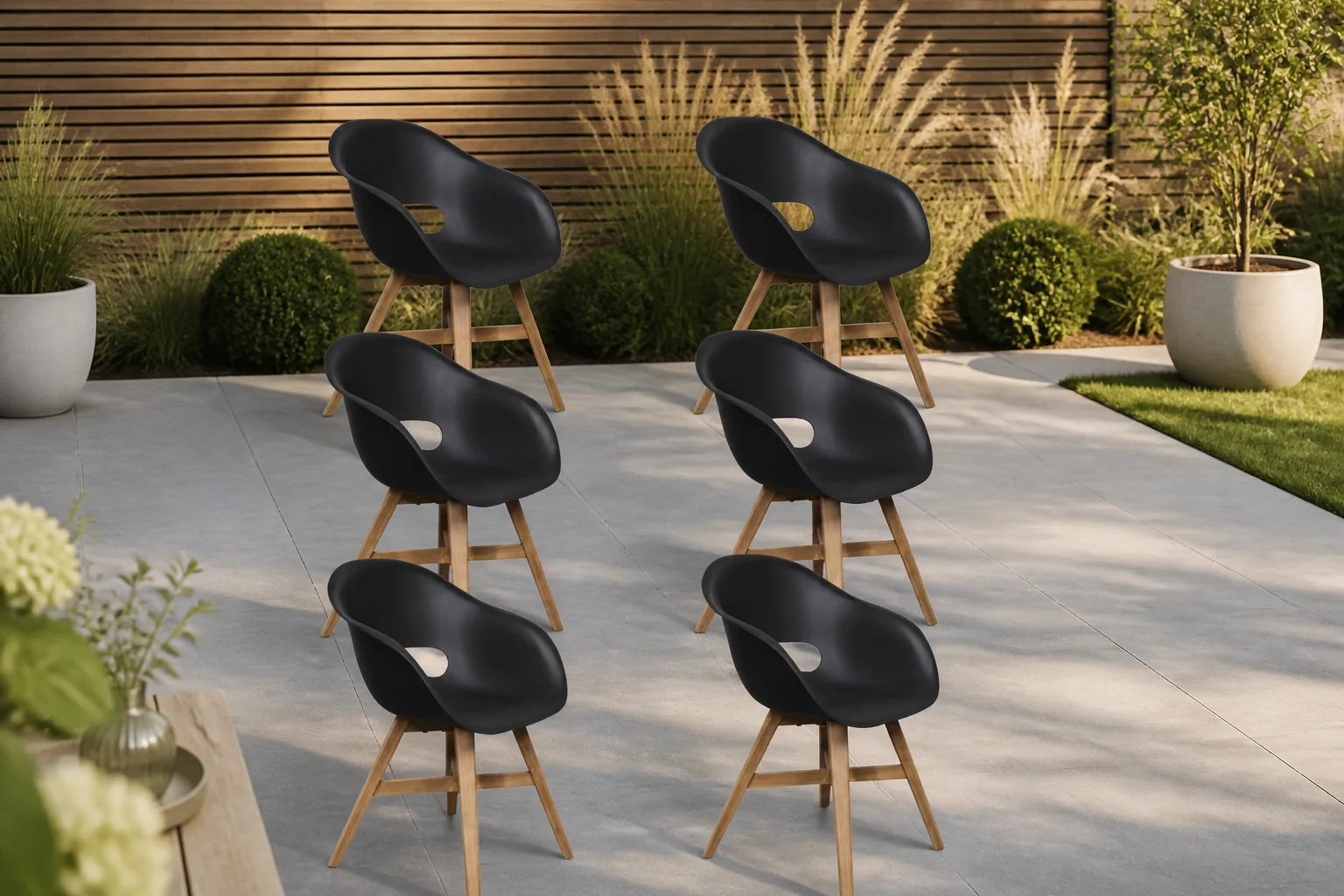 Sfeerfoto van BUITEN living Karlstad dining tuinstoel set van 6 | kunststof + hardhout | zwart