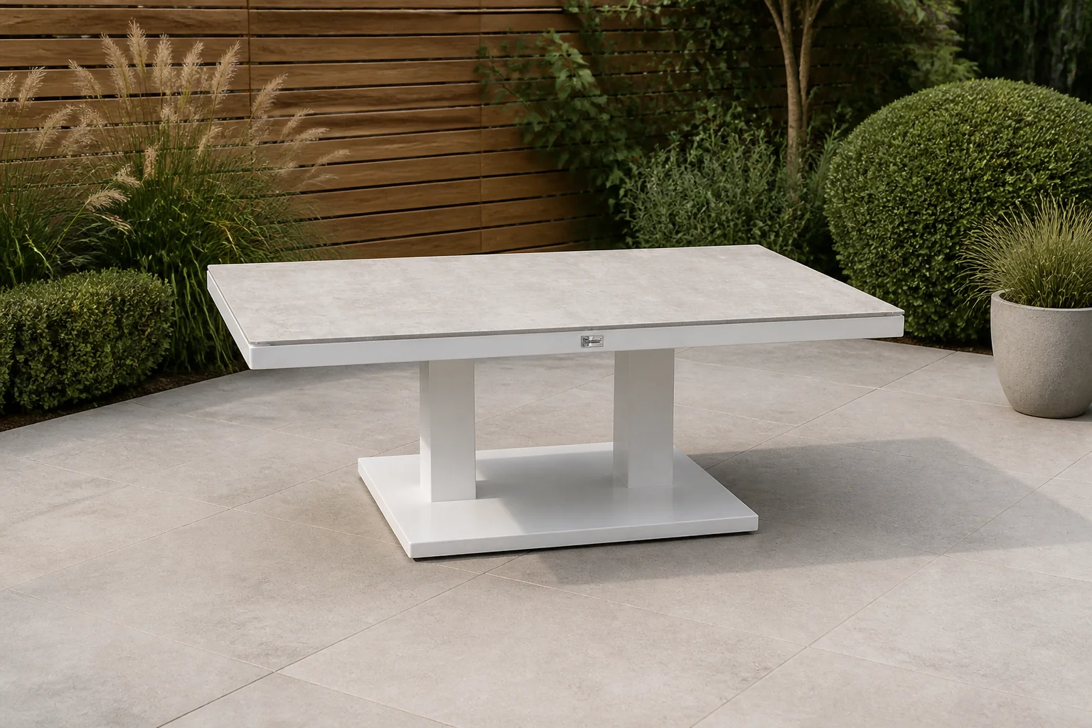 Sfeerfoto van Own Malton Tuintafel Wit tuinmeubel