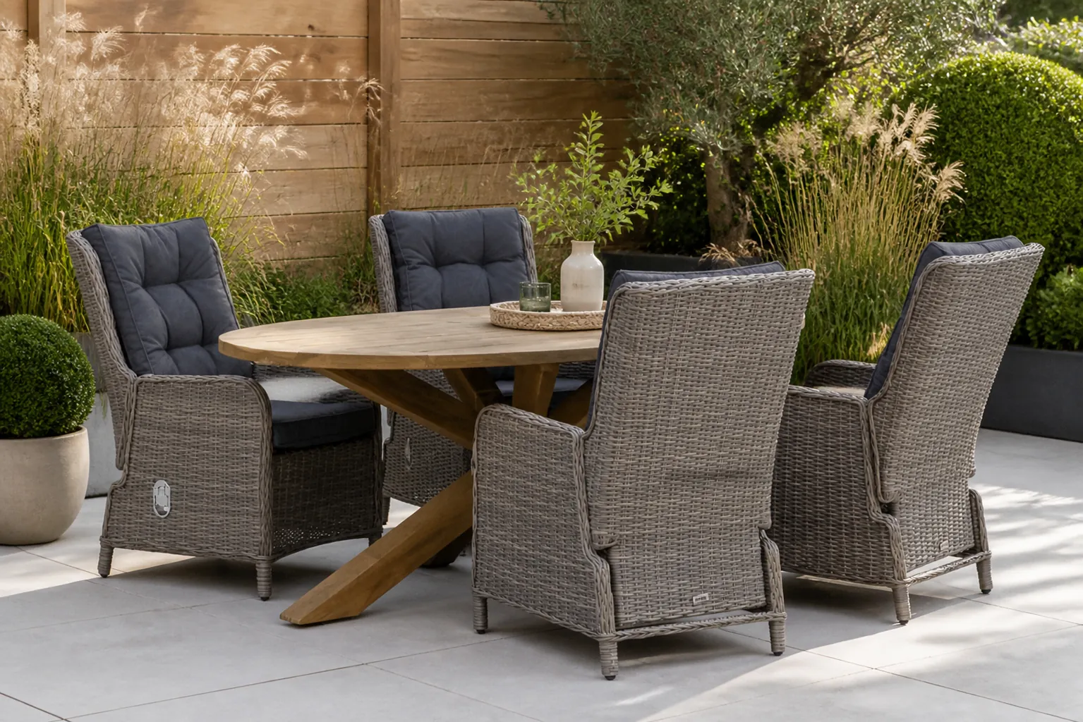 Sfeerfoto van Garden Collections Kingston/Boston 200 cm ovaal dining tuinset 5-delig – Grijs-antraciet