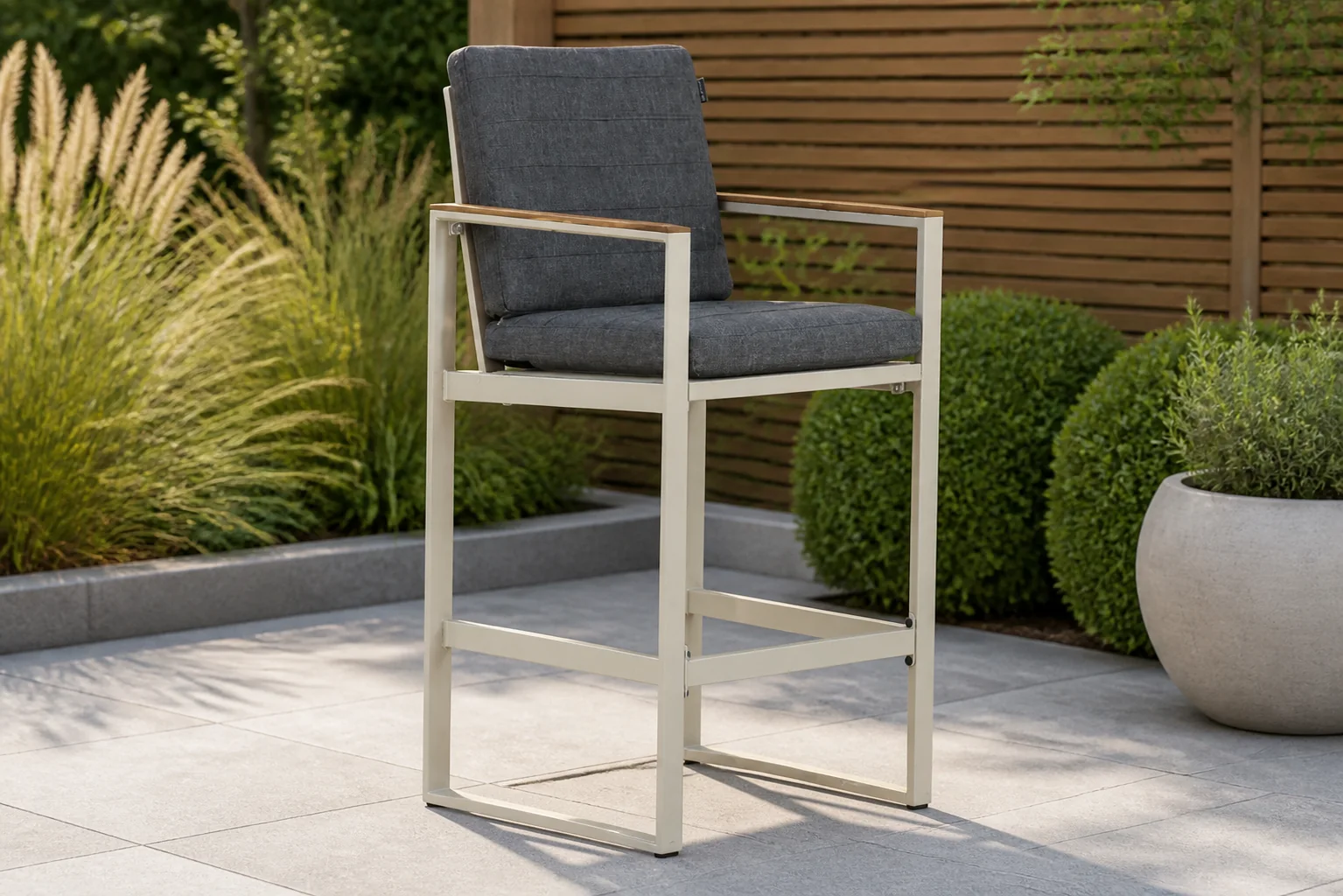 Sfeerfoto van Lifestyle Garden Furniture Faro barstoel – Taupe-naturel-bruin