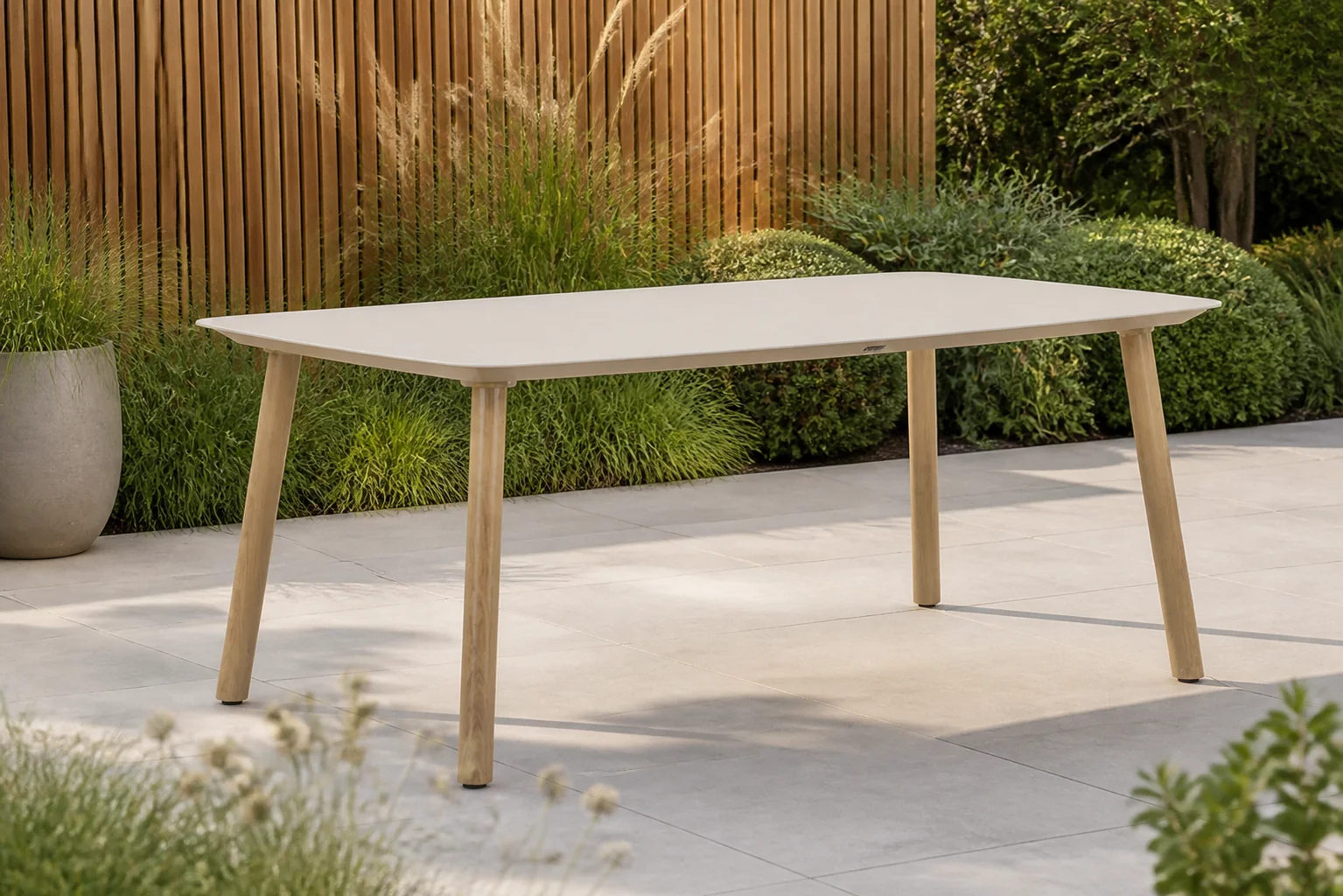 Sfeerfoto van Lifestyle Garden Furniture Bloom dining tuintafel 180 x 100 cm – Taupe-naturel-bruin