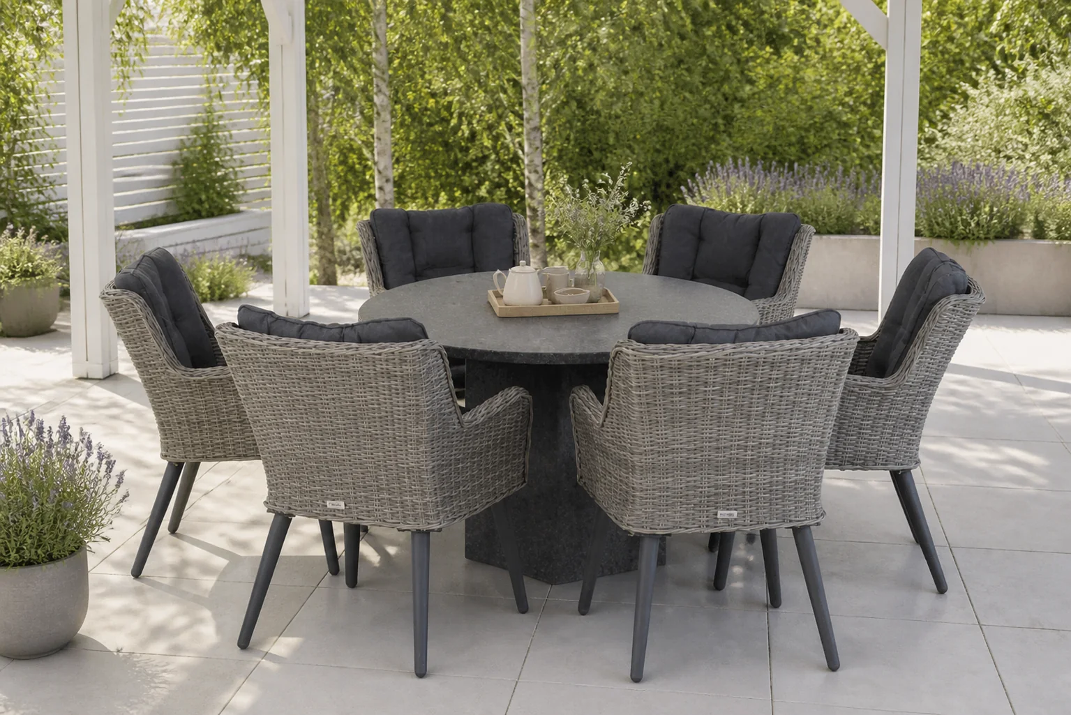 Sfeerfoto van Garden Collections Boston/Graniet 140 cm rond dining tuinset 7-delig – Grijs-antraciet