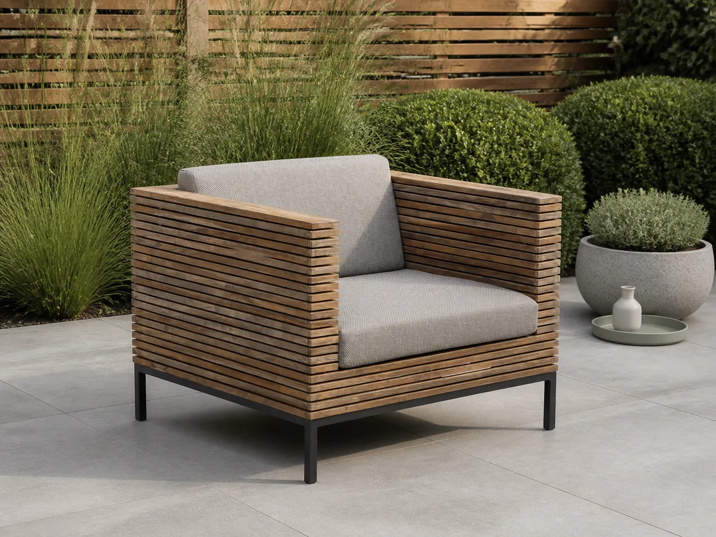 Sfeerfoto van ROUGH Furniture ROUGH-D lounge tuinstoel – Bruin