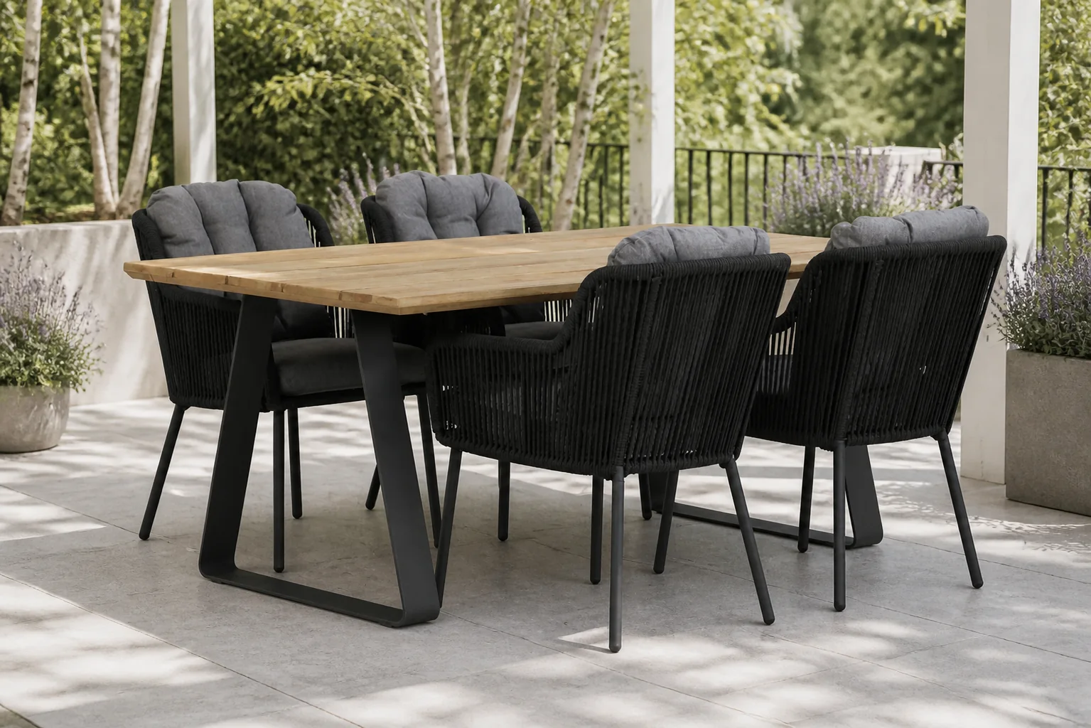 Sfeerfoto van Santika Furniture Tendenza/Palta 180 cm dining tuinset 5-delig – Grijs-antraciet