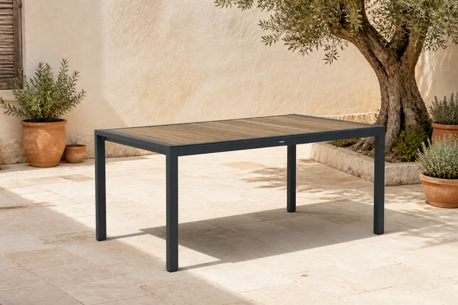Sfeerfoto van Lifestyle Garden Furniture Valence dining tuintafel 180 x 100 cm – Grijs-antraciet