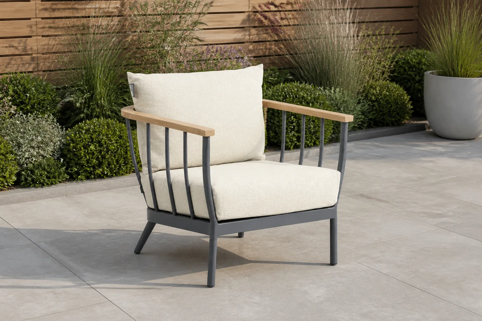Sfeerfoto van Apple Bee Condor loungestoel – Grijs-antraciet