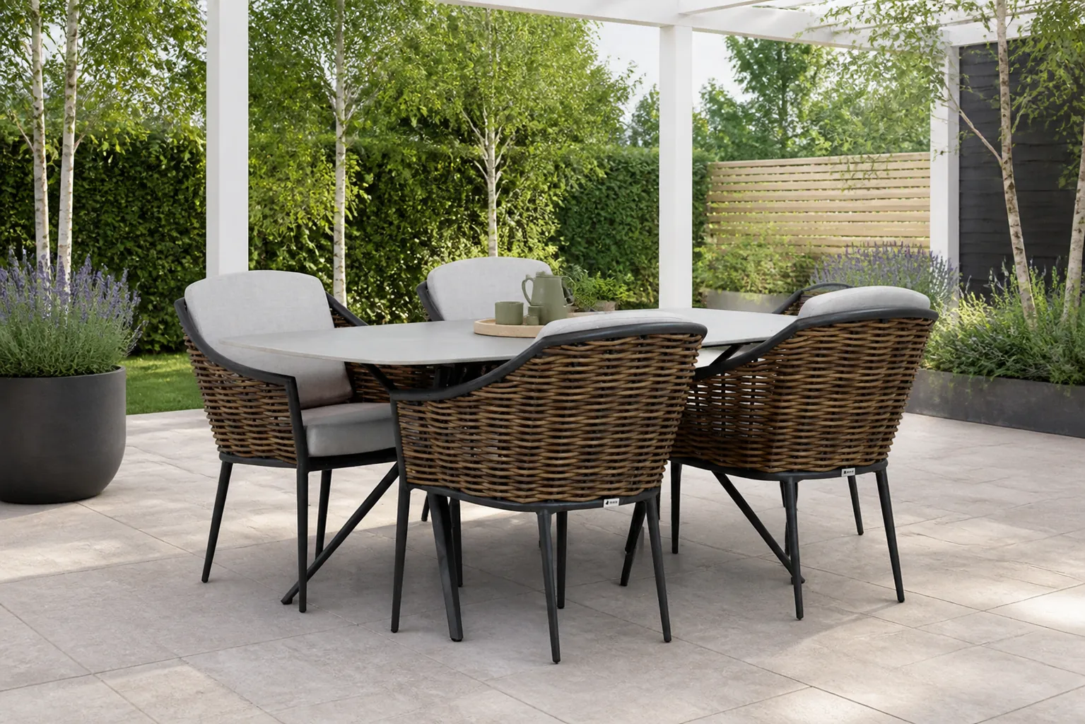 Sfeerfoto van Santika Furniture Coco Olivine/Valerio 180 cm dining tuinset 5-delig – Grijs-antraciet