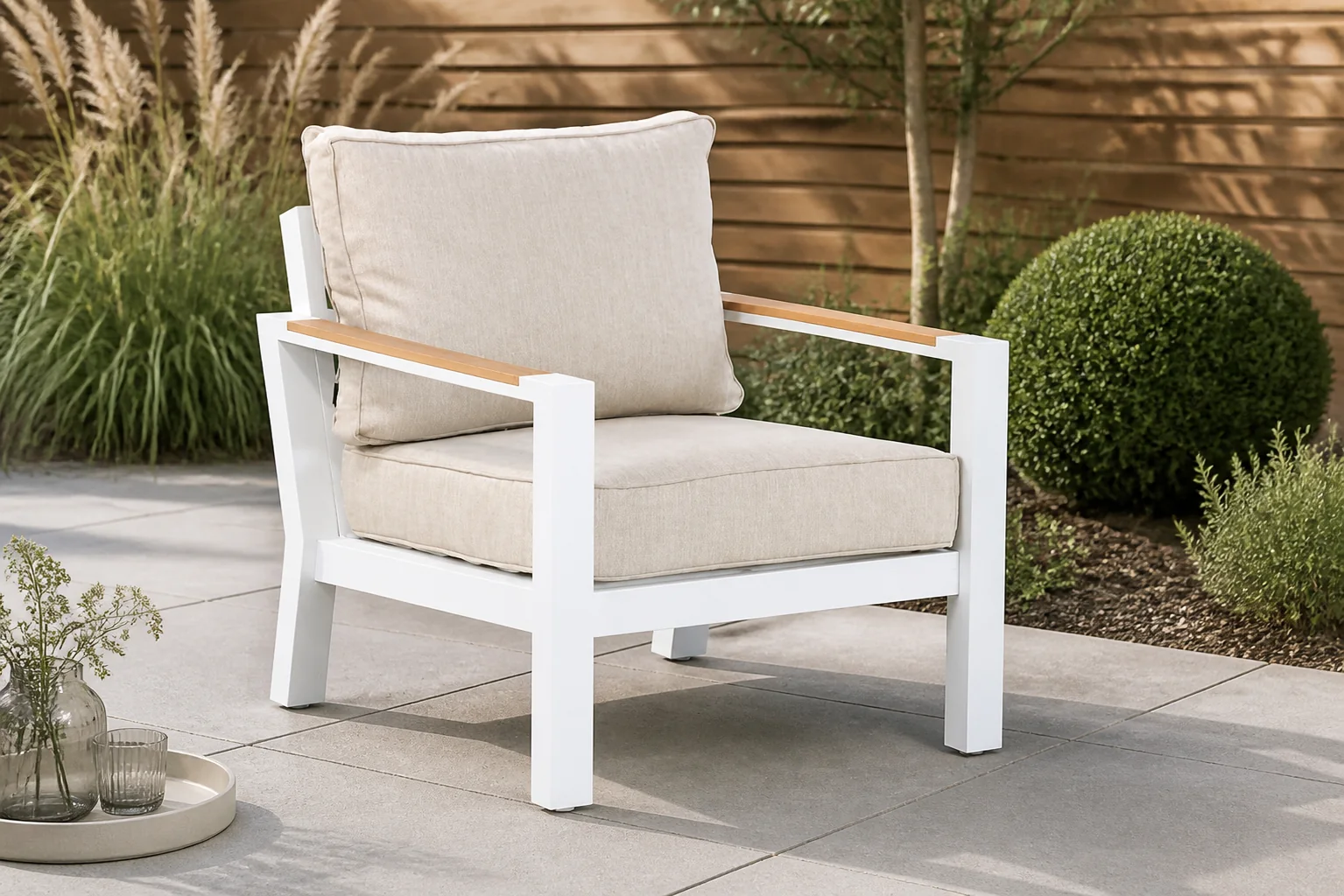 Sfeerfoto van Lifestyle Garden Furniture Bilbao lounge tuinstoel – Wit