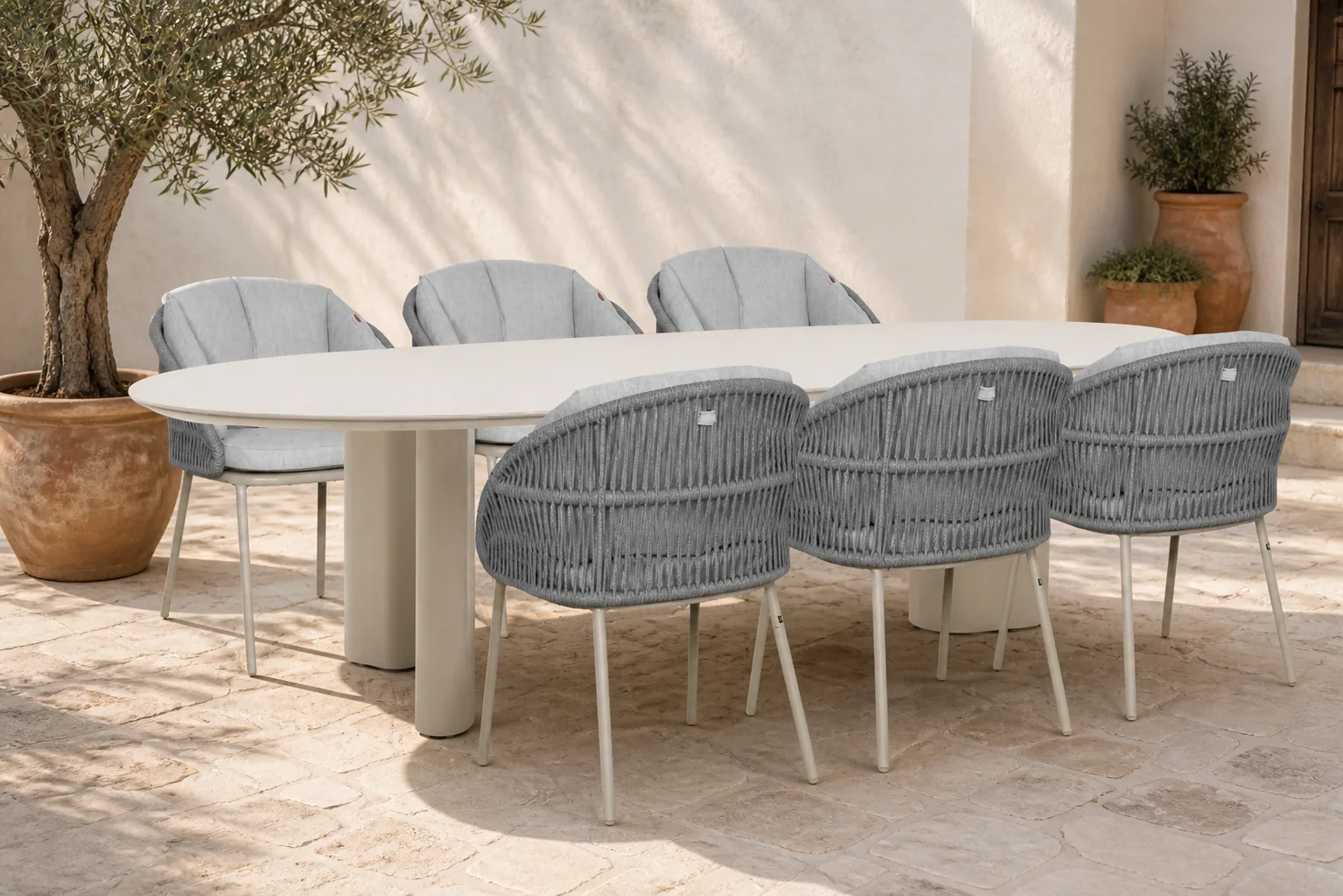 Sfeerfoto van Santika Furniture Pebble/Weave 240×120 cm dining tuinset 7-delig – Zand/Beige