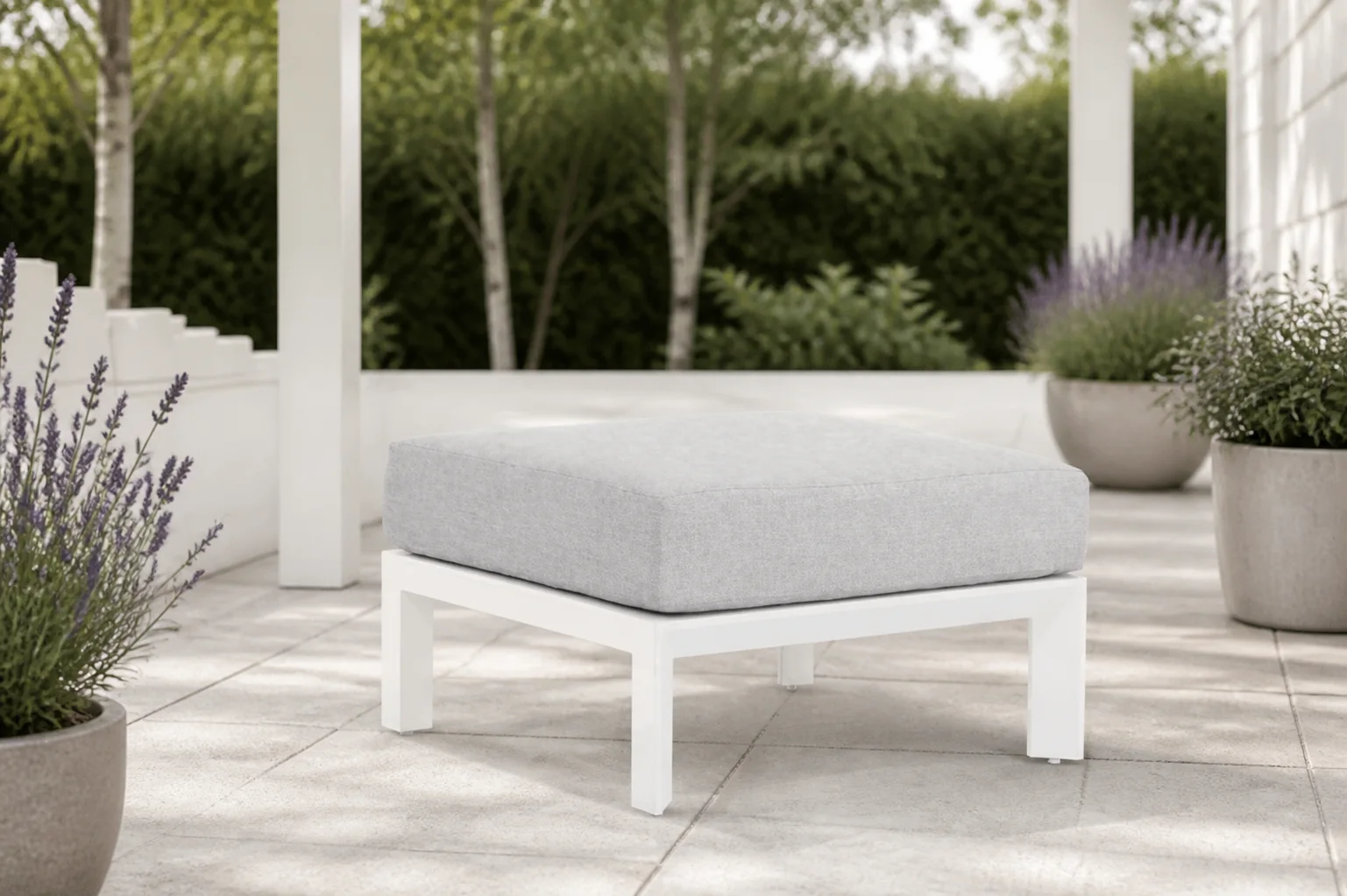 Sfeerfoto van Santika Furniture Cinta lounge voetenbank – Wit