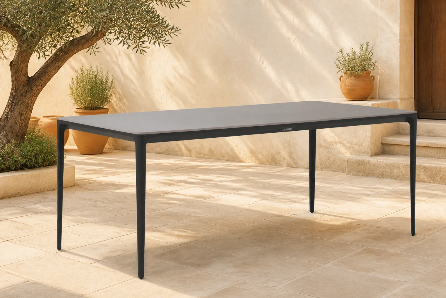 Sfeerfoto van Coco Gianna dining tuintafel 180 x 90 cm – Grijs-antraciet