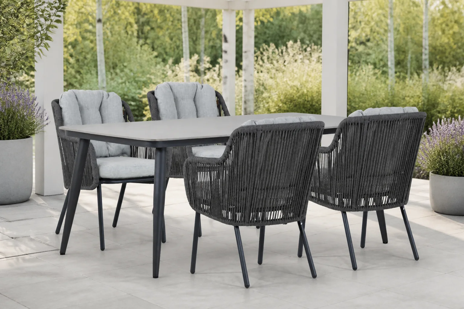 Sfeerfoto van Santika Furniture Nanda/Vienna 180 cm dining tuinset 5-delig – Grijs-antraciet
