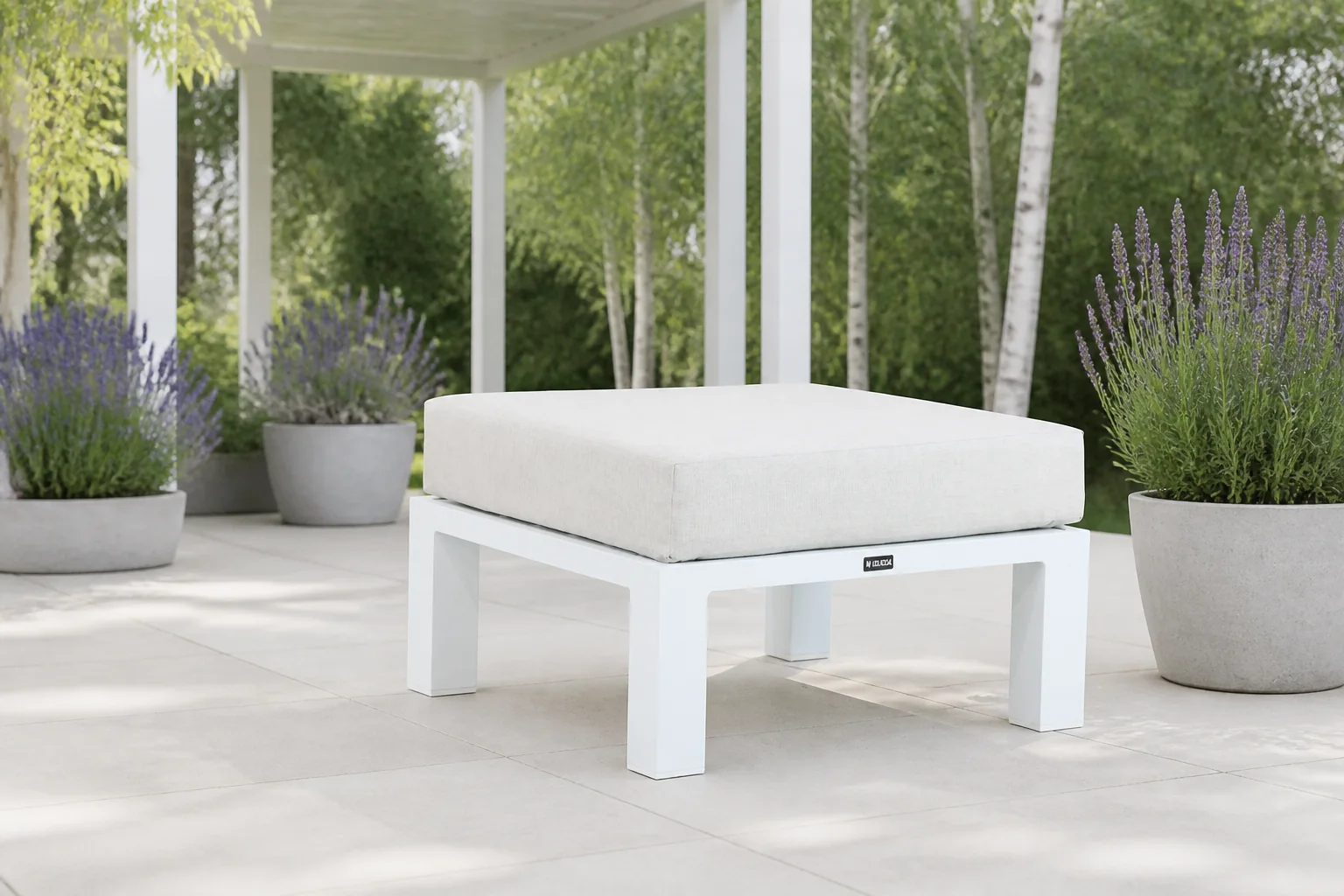Sfeerfoto van Lifestyle Garden Furniture Luca lounge voetenbank – Wit