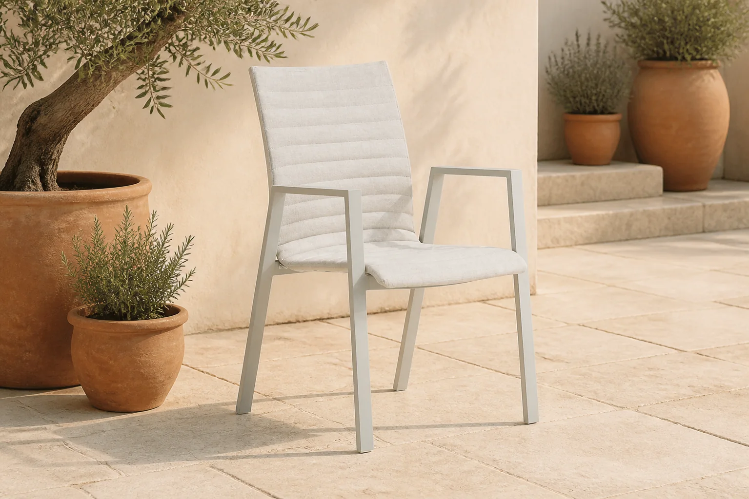 Sfeerfoto van Osmen Joliet dining tuinstoel – Taupe-naturel-bruin