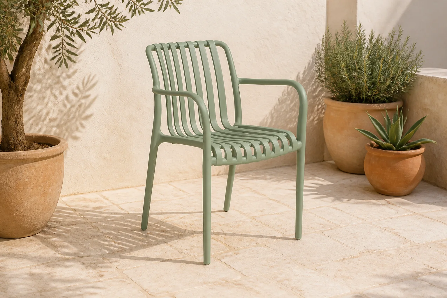 Sfeerfoto van Domani Furniture Alba dining tuinstoel stapelbaar mint – Groen