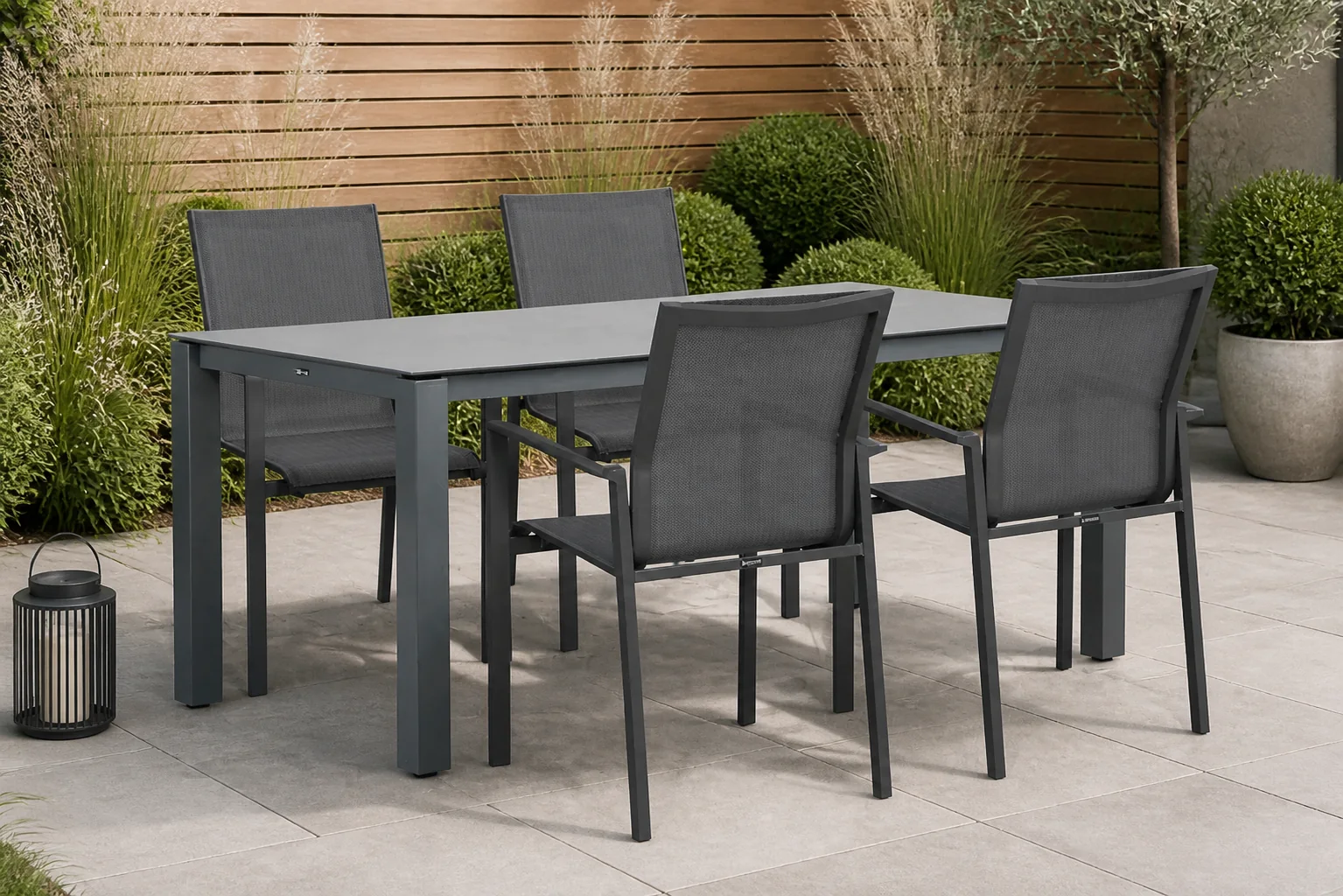 Sfeerfoto van Lifestyle Garden Furniture Timo/Yoko 180×90 cm dining tuinset 5-delig – Grijs-antraciet
