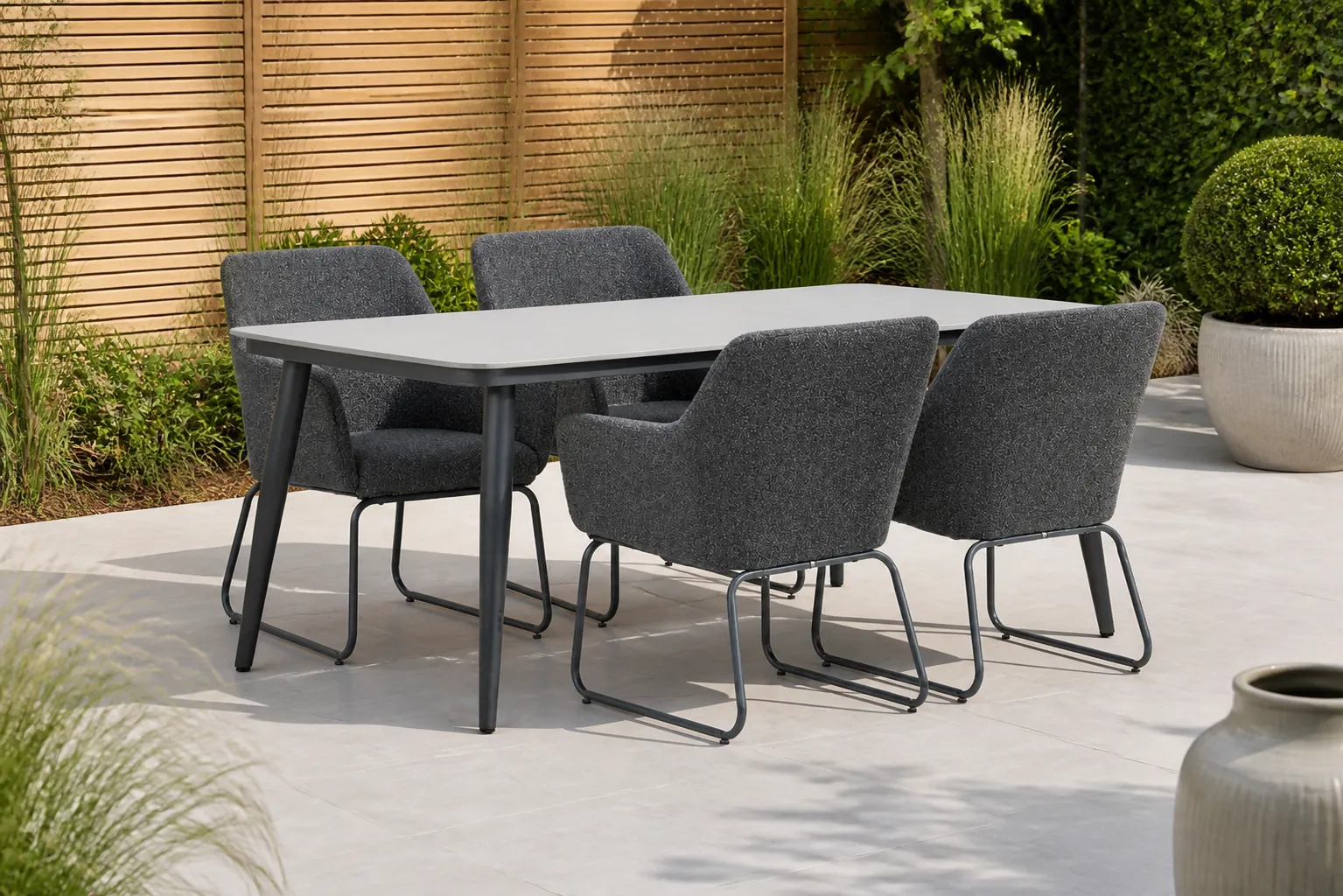 Sfeerfoto van Lifestyle Garden Furniture Lugo/Vienna 180 cm dining tuinset 5-delig – Grijs-antraciet