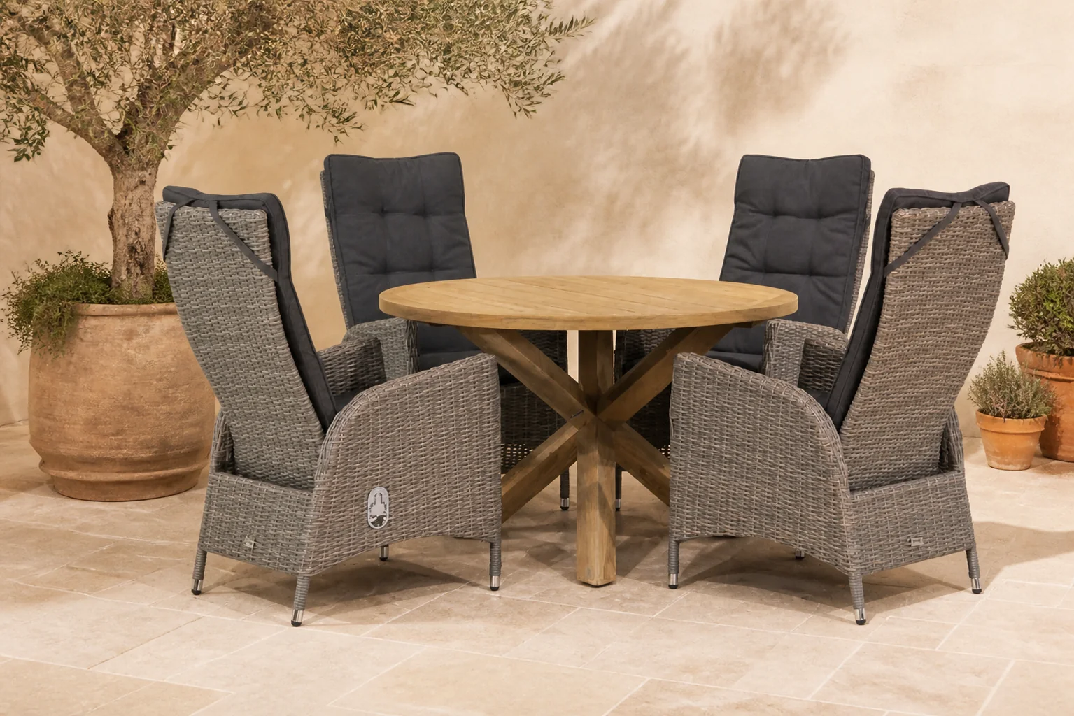 Sfeerfoto van Garden Collections Lincoln/Sand City 120 cm rond dining tuinset 5-delig – Grijs-antraciet