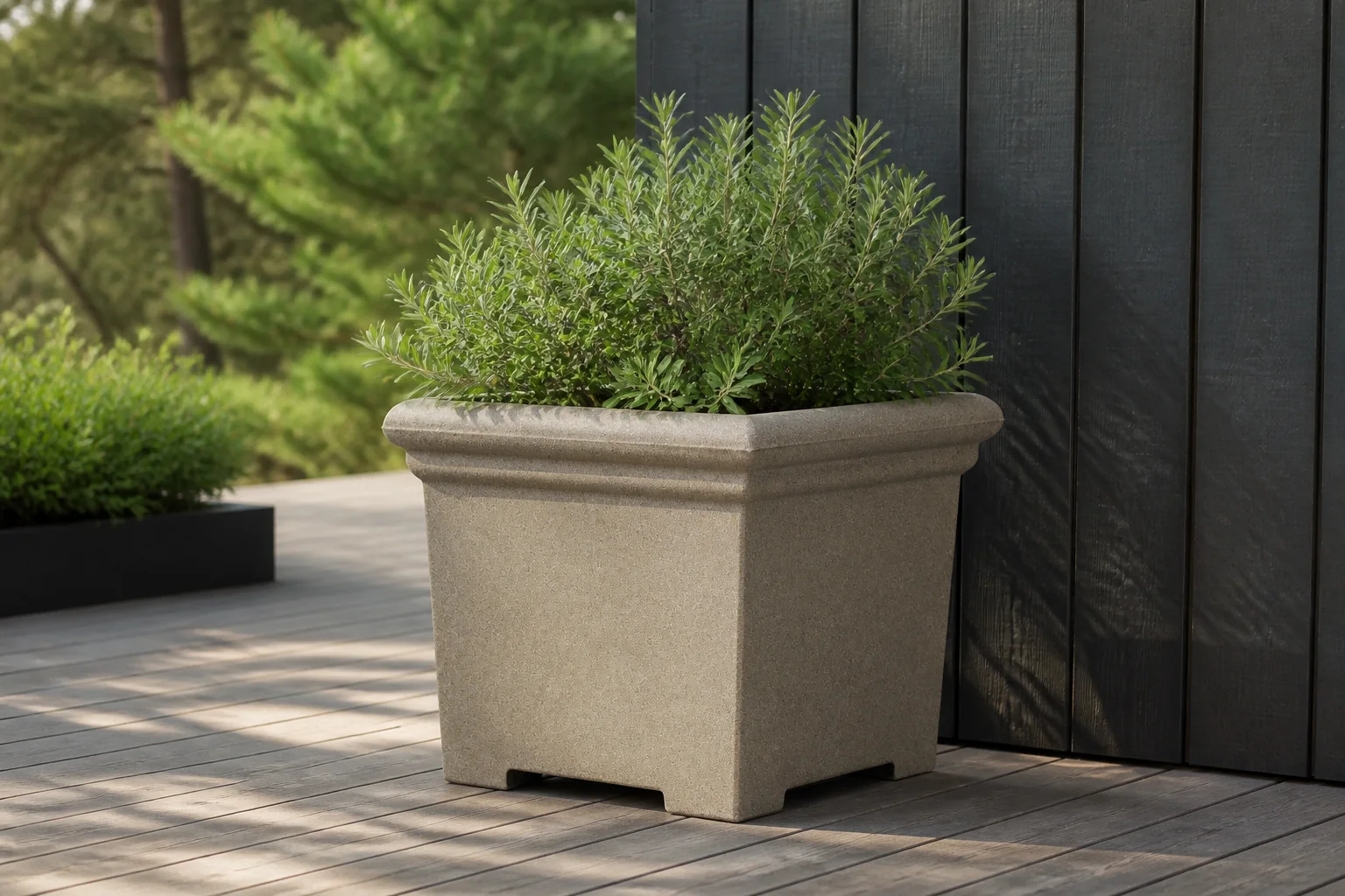 Sfeerfoto van Prestige Vierkante 200L zandkleurige plantenbak bloempot – geel