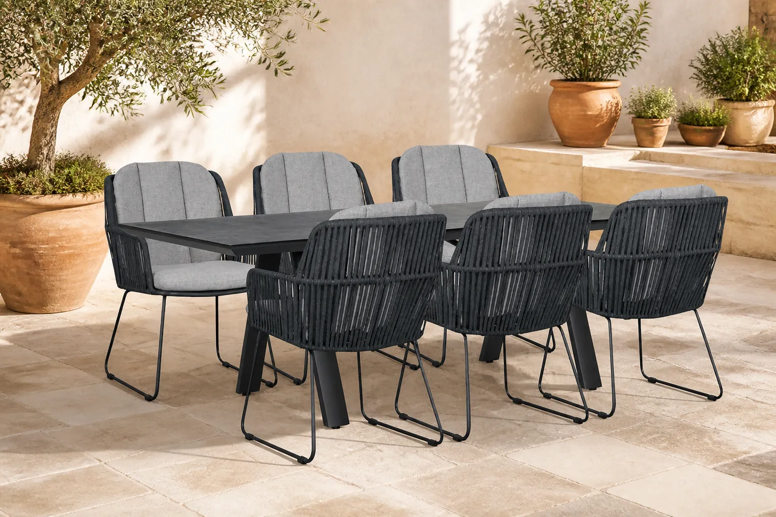 Sfeerfoto van Domani Furniture Trivento/Monza 230×100 cm dining tuinset 7-delig – Grijs-antraciet