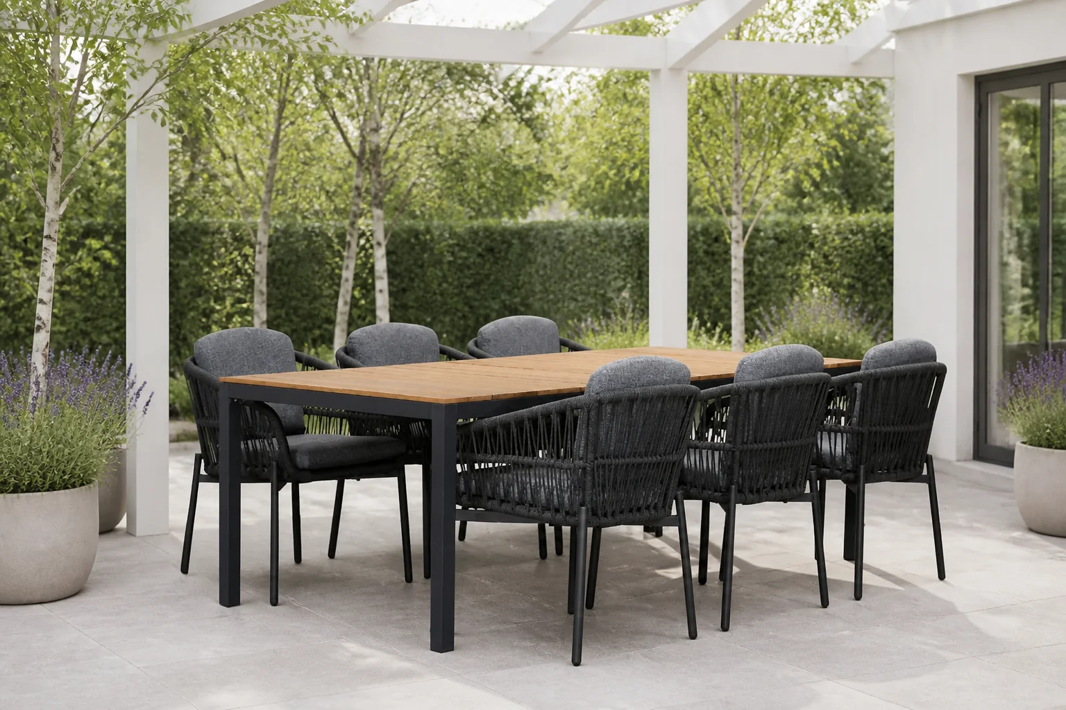 Sfeerfoto van LUX outdoor living Delta/Rico charcoal dining tuinset | 6 personen | teakhout + aluminium | 220cm – Zwart