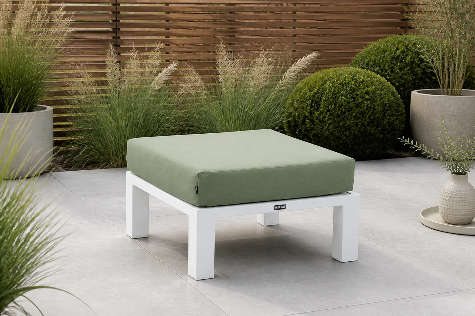 Sfeerfoto van Lifestyle Garden Furniture Luca lounge voetenbank – Wit