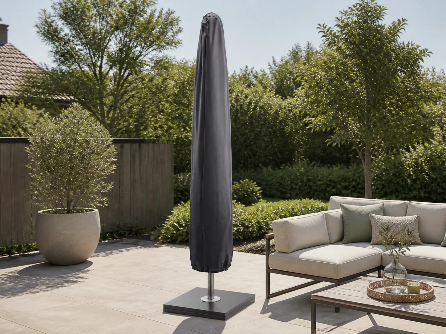 Sfeerfoto van Aerocover Stokparasolhoes H215x30/40 – grijs